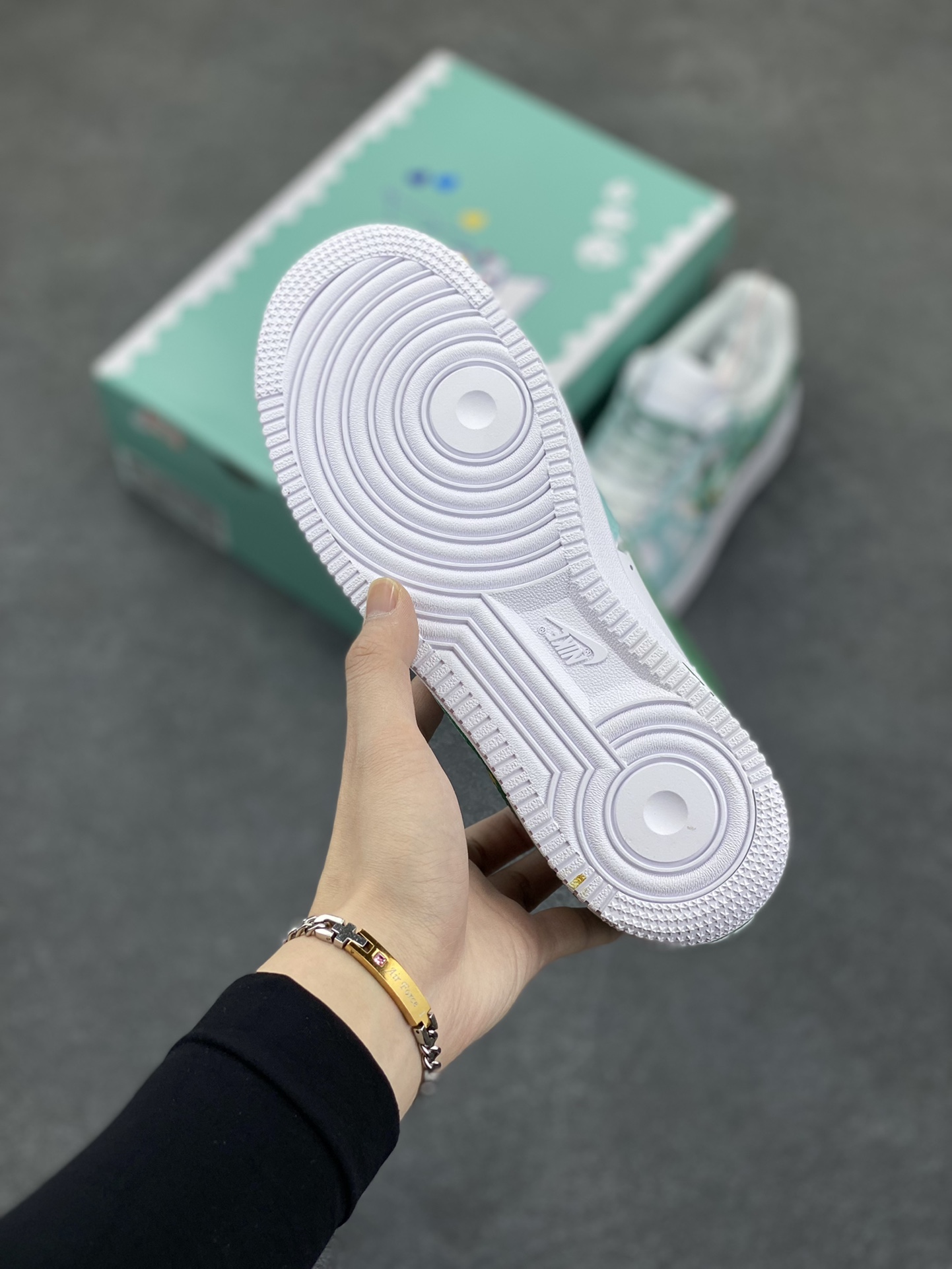 图片[5]-超限量联名  Doraemon×Nike Air Force 1 Low小巫女联名款 骷髅头空军一号 渐变白绿 低帮休闲板鞋 定制皮料 纯正空军板型 原装定制鞋盒 原楦头原纸板 内置全掌气垫 货号：CW2288-111 尺码：36 36.5 37.5 38 38.5 39 40 40.5 41 42 42.5 43 44 44.5 45-选品中心