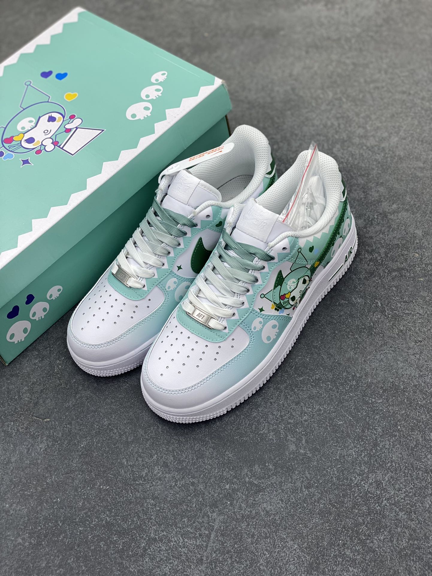 图片[8]-超限量联名  Doraemon×Nike Air Force 1 Low小巫女联名款 骷髅头空军一号 渐变白绿 低帮休闲板鞋 定制皮料 纯正空军板型 原装定制鞋盒 原楦头原纸板 内置全掌气垫 货号：CW2288-111 尺码：36 36.5 37.5 38 38.5 39 40 40.5 41 42 42.5 43 44 44.5 45-选品中心