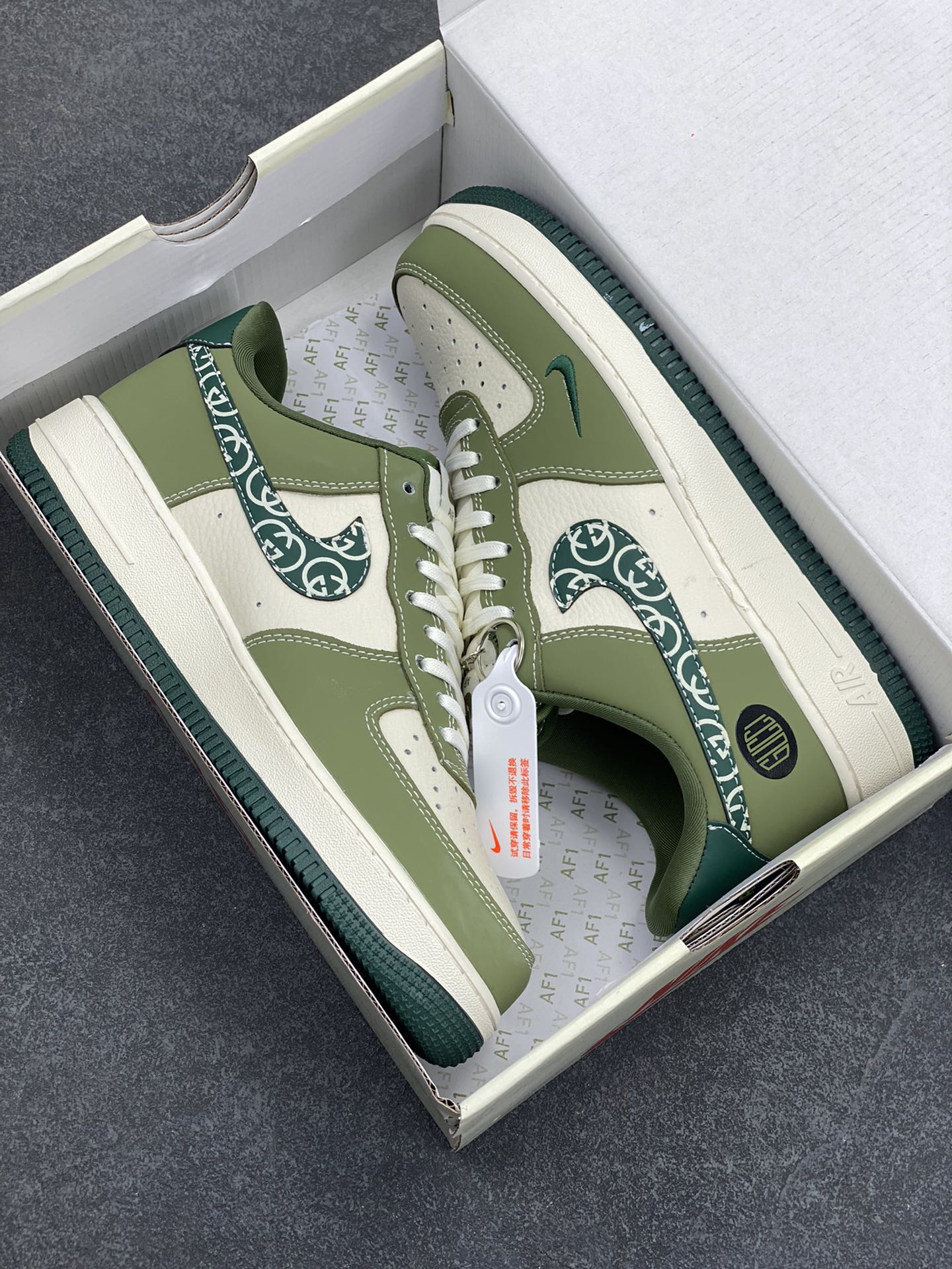 图片[9]-NIke Air Force 1 \’07 Low “古驰联名——绿腰果花勾”空军一号 低帮 运动鞋 休闲鞋 折边针车 工艺难度大 原楦头原纸板 原装鞋盒 定制五金配件 内置全掌气垫 原厂鞋底 货号：KK1988-063 尺码：36 36.5 37.5 38 38.5 39 40 40.5 41 42 42.5 43 44 44.5 45-选品中心