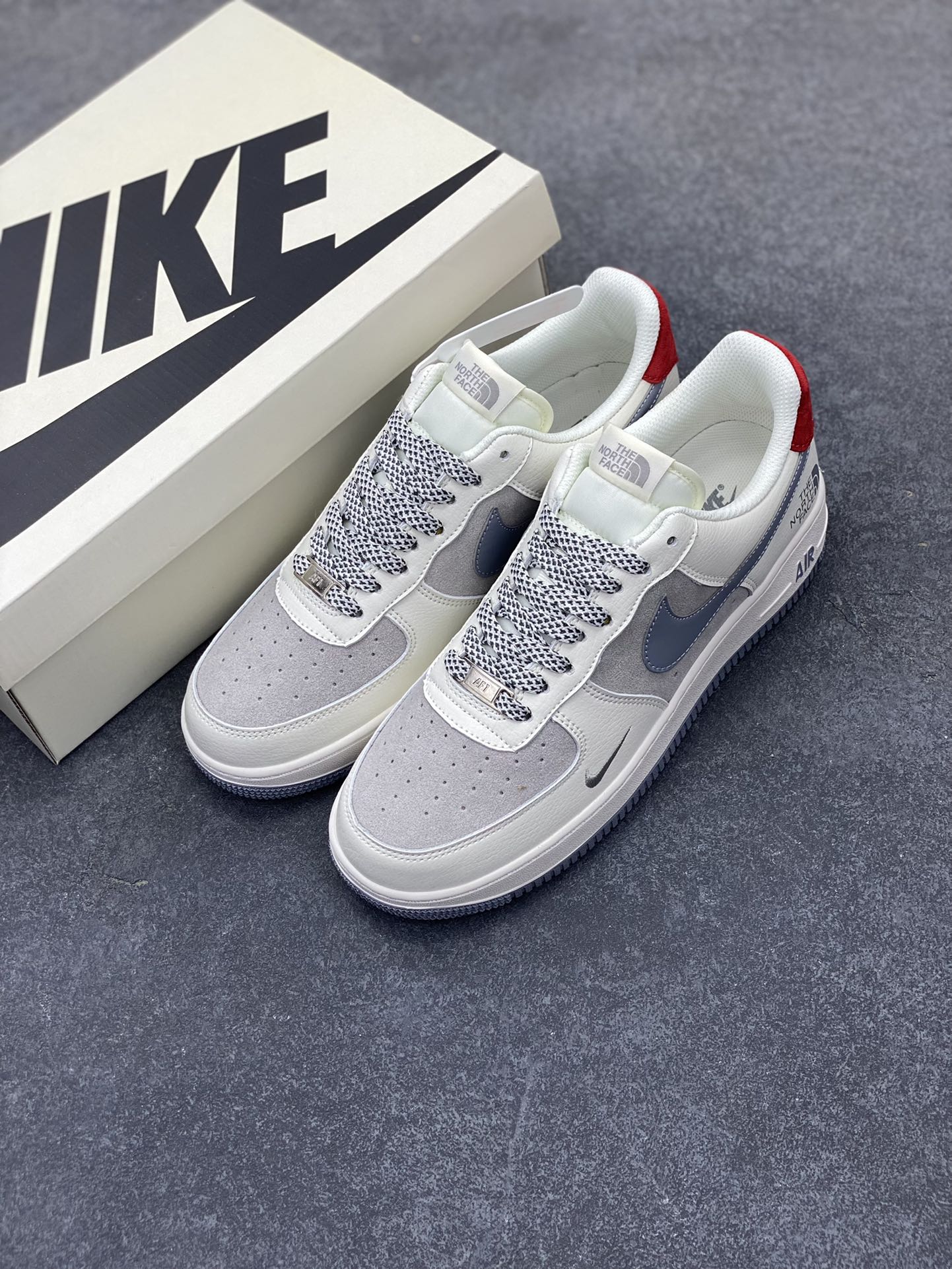 图片[8]-Nike Air Force 1 Low 空军一号低帮百搭休闲运动板鞋。柔软、弹性十足的缓震性能和出色的中底设计，横跨复古与现代的外型结合，造就出风靡全球三十多年的Force 1，直到今天还深受青睐。 货号：BB7518-006 尺码：36 36.5 37.5 38 38.5 39 40 40.5 41 42 42.5 43 44 44.5 45-选品中心