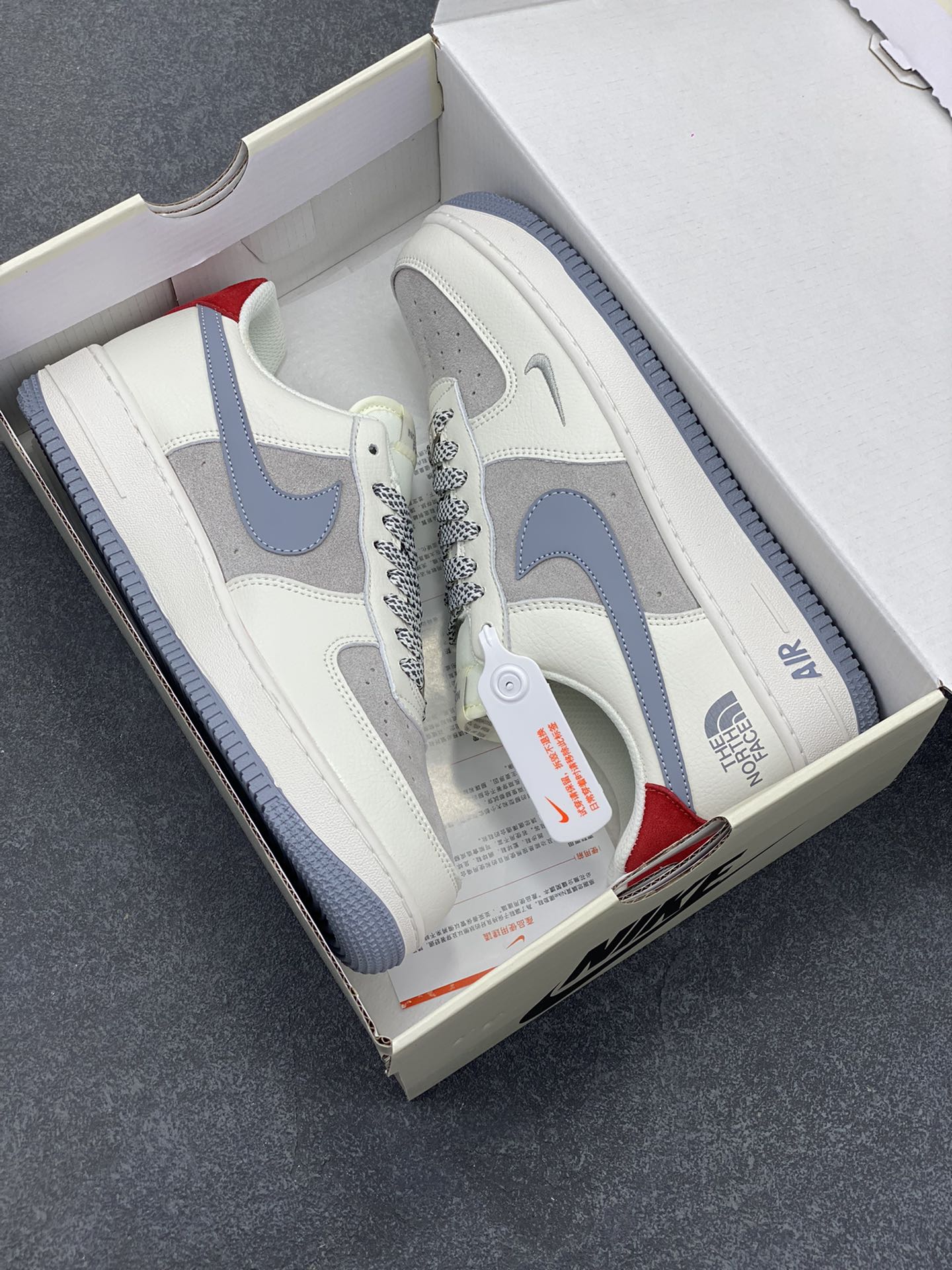 图片[9]-Nike Air Force 1 Low 空军一号低帮百搭休闲运动板鞋。柔软、弹性十足的缓震性能和出色的中底设计，横跨复古与现代的外型结合，造就出风靡全球三十多年的Force 1，直到今天还深受青睐。 货号：BB7518-006 尺码：36 36.5 37.5 38 38.5 39 40 40.5 41 42 42.5 43 44 44.5 45-选品中心