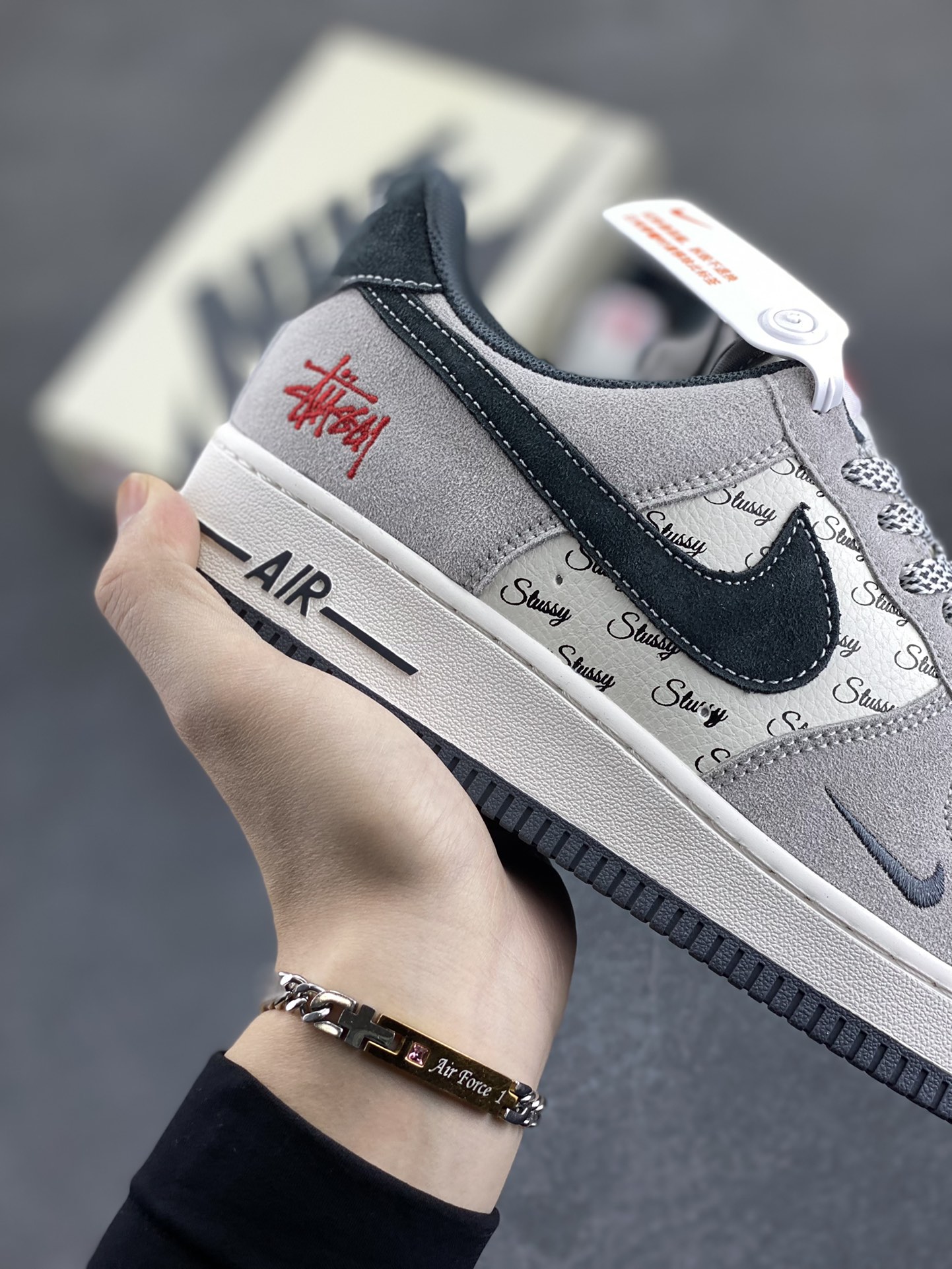 图片[6]-Nike Air Force 1 Low 空军一号低帮百搭休闲运动板鞋。柔软、弹性十足的缓震性能和出色的中底设计，横跨复古与现代的外型结合，造就出风靡全球三十多年的Force 1，直到今天还深受青睐。 货号：XS1958-508 尺码：36 36.5 37.5 38 38.5 39 40 40.5 41 42 42.5 43 44 44.5 45-选品中心