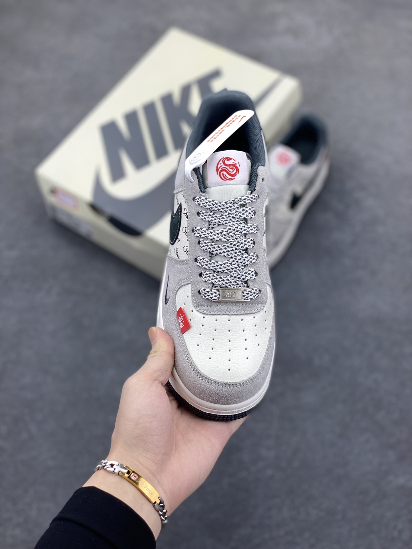 图片[2]-Nike Air Force 1 Low 空军一号低帮百搭休闲运动板鞋。柔软、弹性十足的缓震性能和出色的中底设计，横跨复古与现代的外型结合，造就出风靡全球三十多年的Force 1，直到今天还深受青睐。 货号：XS1958-508 尺码：36 36.5 37.5 38 38.5 39 40 40.5 41 42 42.5 43 44 44.5 45-选品中心