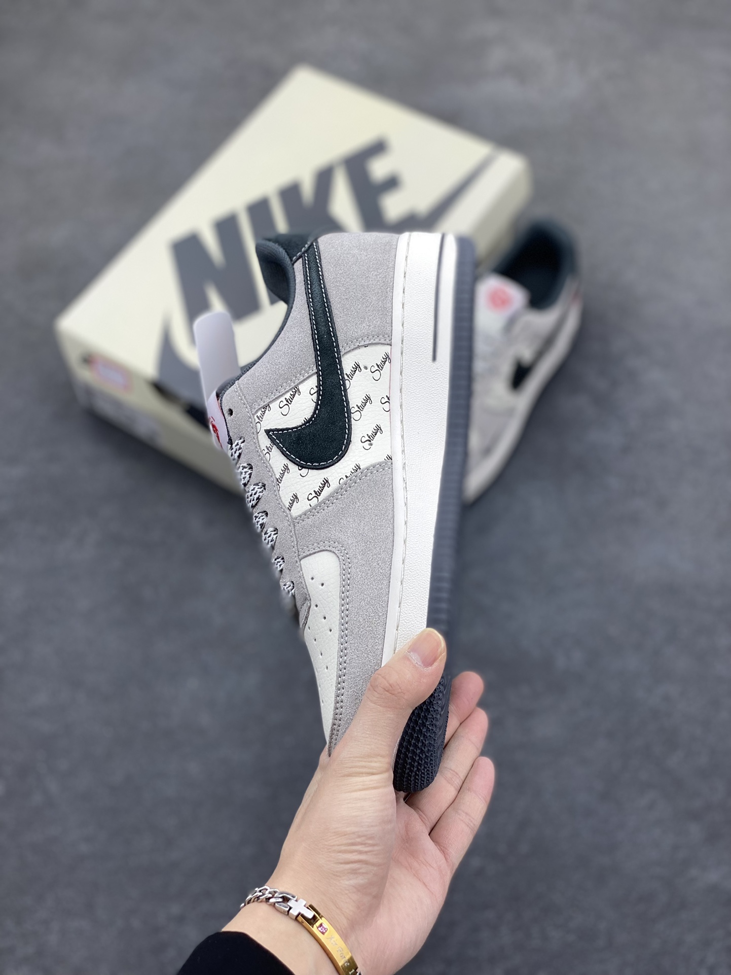 图片[3]-Nike Air Force 1 Low 空军一号低帮百搭休闲运动板鞋。柔软、弹性十足的缓震性能和出色的中底设计，横跨复古与现代的外型结合，造就出风靡全球三十多年的Force 1，直到今天还深受青睐。 货号：XS1958-508 尺码：36 36.5 37.5 38 38.5 39 40 40.5 41 42 42.5 43 44 44.5 45-选品中心