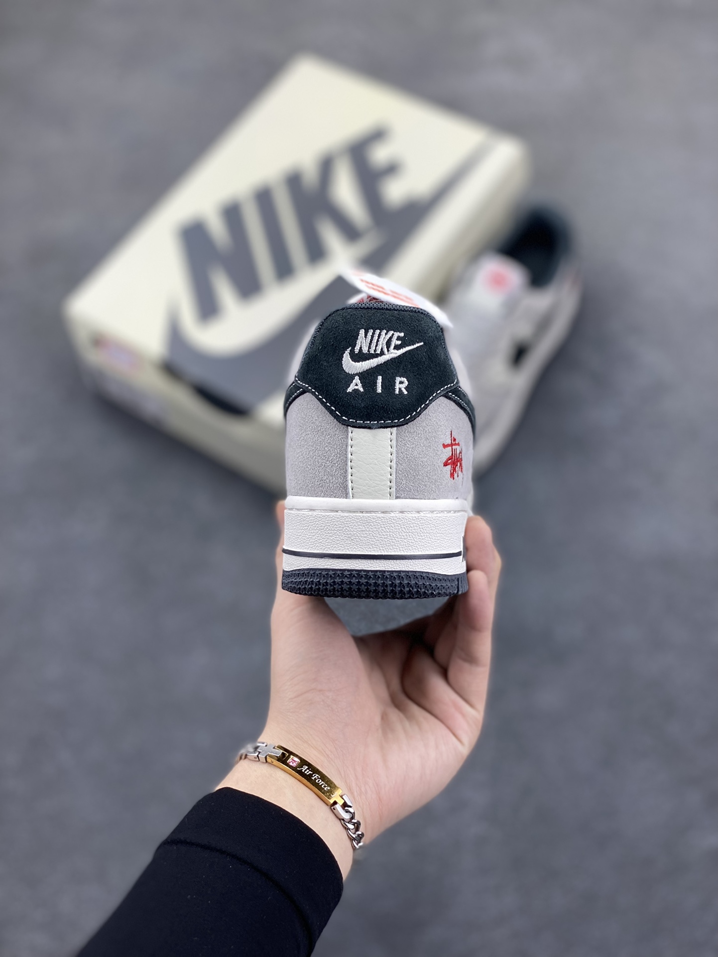 图片[4]-Nike Air Force 1 Low 空军一号低帮百搭休闲运动板鞋。柔软、弹性十足的缓震性能和出色的中底设计，横跨复古与现代的外型结合，造就出风靡全球三十多年的Force 1，直到今天还深受青睐。 货号：XS1958-508 尺码：36 36.5 37.5 38 38.5 39 40 40.5 41 42 42.5 43 44 44.5 45-选品中心