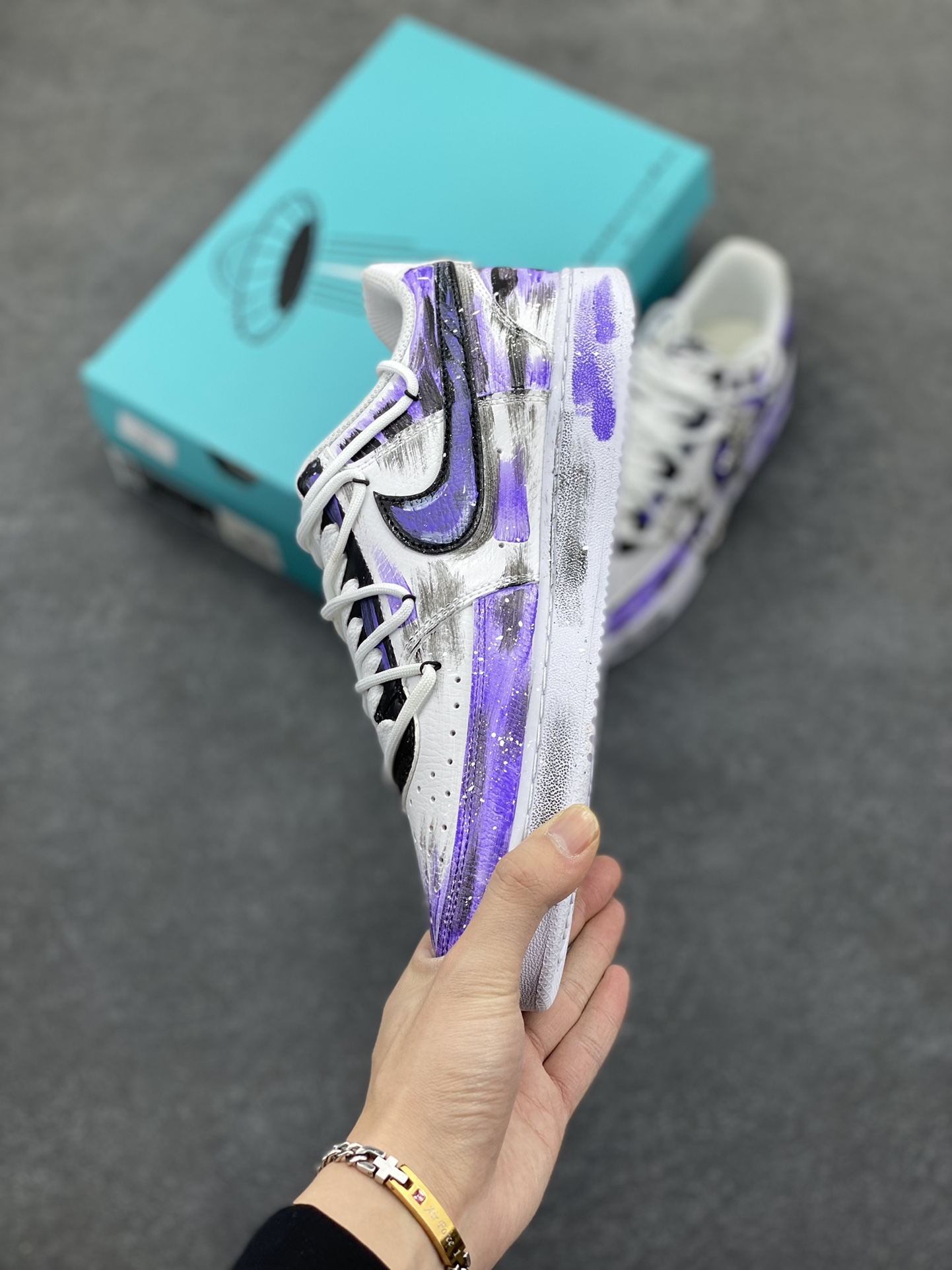 图片[3]-Nike Court Vision 1 Low“暮光魅影” 手绘涂鸦定制板鞋 《暮光魅影》是一款以吸血鬼为题材的角色扮演游戏，玩家在游戏里可以选择成为吸血鬼、狼人或者人类，去体验他们之间的爱恨情仇。 货号：DH2987-022 尺码：36 36.5 37.5 38 38.5 39 40 40.5 41 42 42.5 43 44 44.5 45-选品中心