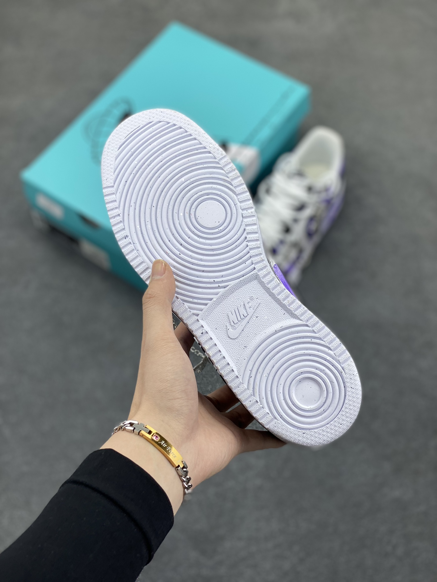 图片[5]-Nike Court Vision 1 Low“暮光魅影” 手绘涂鸦定制板鞋 《暮光魅影》是一款以吸血鬼为题材的角色扮演游戏，玩家在游戏里可以选择成为吸血鬼、狼人或者人类，去体验他们之间的爱恨情仇。 货号：DH2987-022 尺码：36 36.5 37.5 38 38.5 39 40 40.5 41 42 42.5 43 44 44.5 45-选品中心