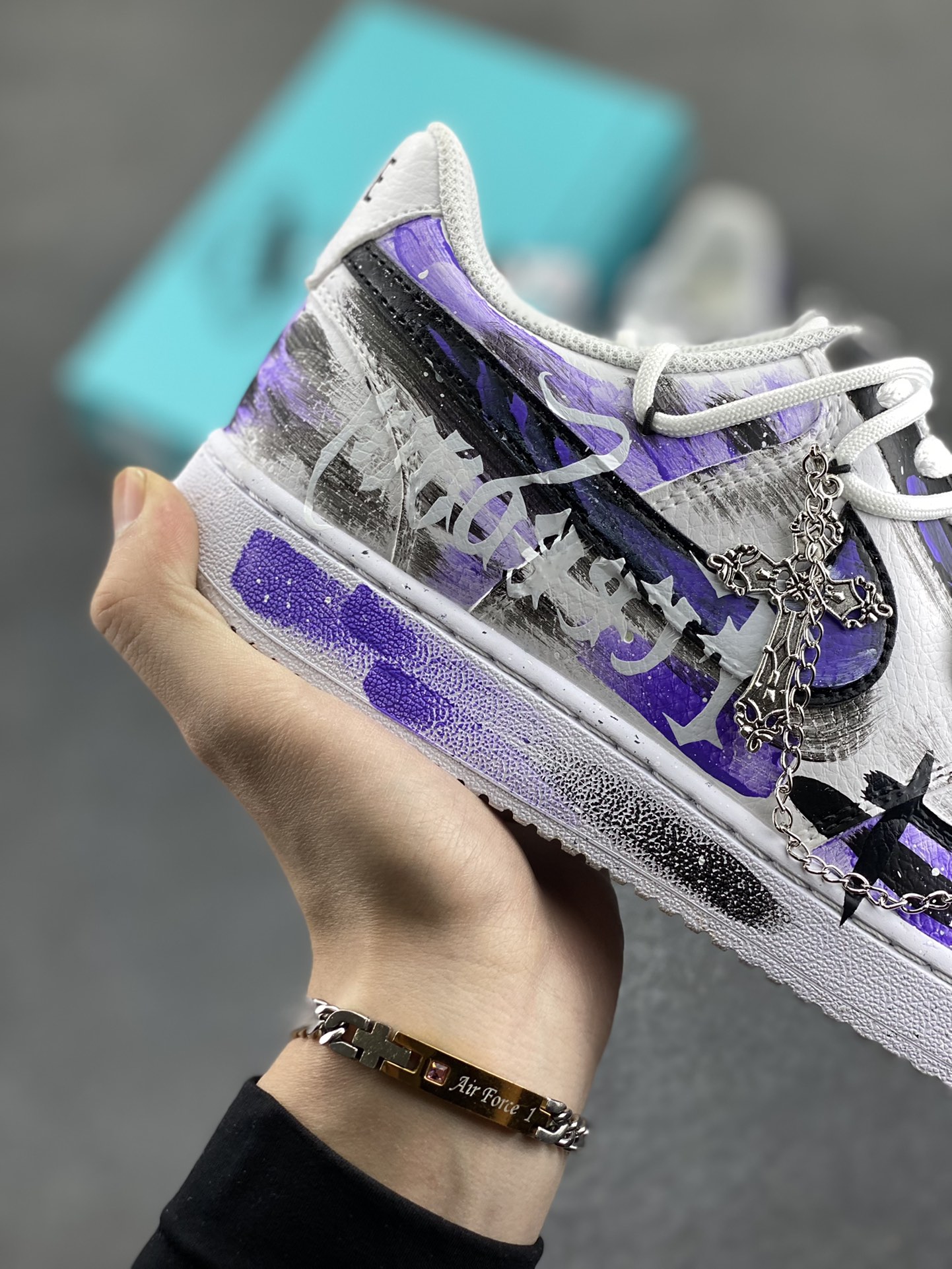 图片[6]-Nike Court Vision 1 Low“暮光魅影” 手绘涂鸦定制板鞋 《暮光魅影》是一款以吸血鬼为题材的角色扮演游戏，玩家在游戏里可以选择成为吸血鬼、狼人或者人类，去体验他们之间的爱恨情仇。 货号：DH2987-022 尺码：36 36.5 37.5 38 38.5 39 40 40.5 41 42 42.5 43 44 44.5 45-选品中心