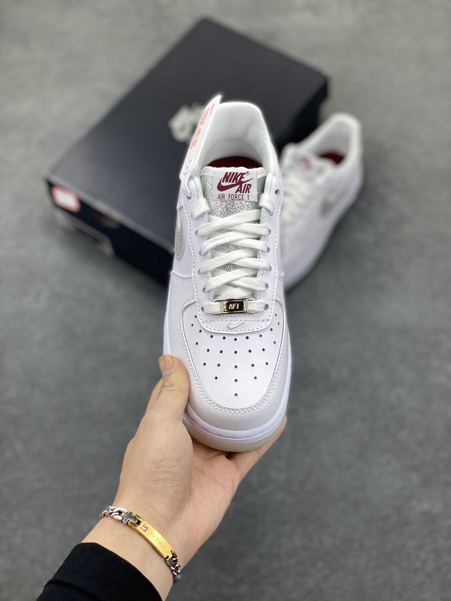 图片[2]-Nike Air Force 1 Low 07 白银闪钩 原楦头原纸板 打造纯正低帮空军版型 专注外贸渠道 全掌内置蜂窝气垫 原盒配件 原厂中底钢印、拉帮完美 货号：HQ3461-191 尺码：36 36.5 37.5 38 38.5 39 40 40.5 41 42 42.5 43 44 44.5 45-选品中心