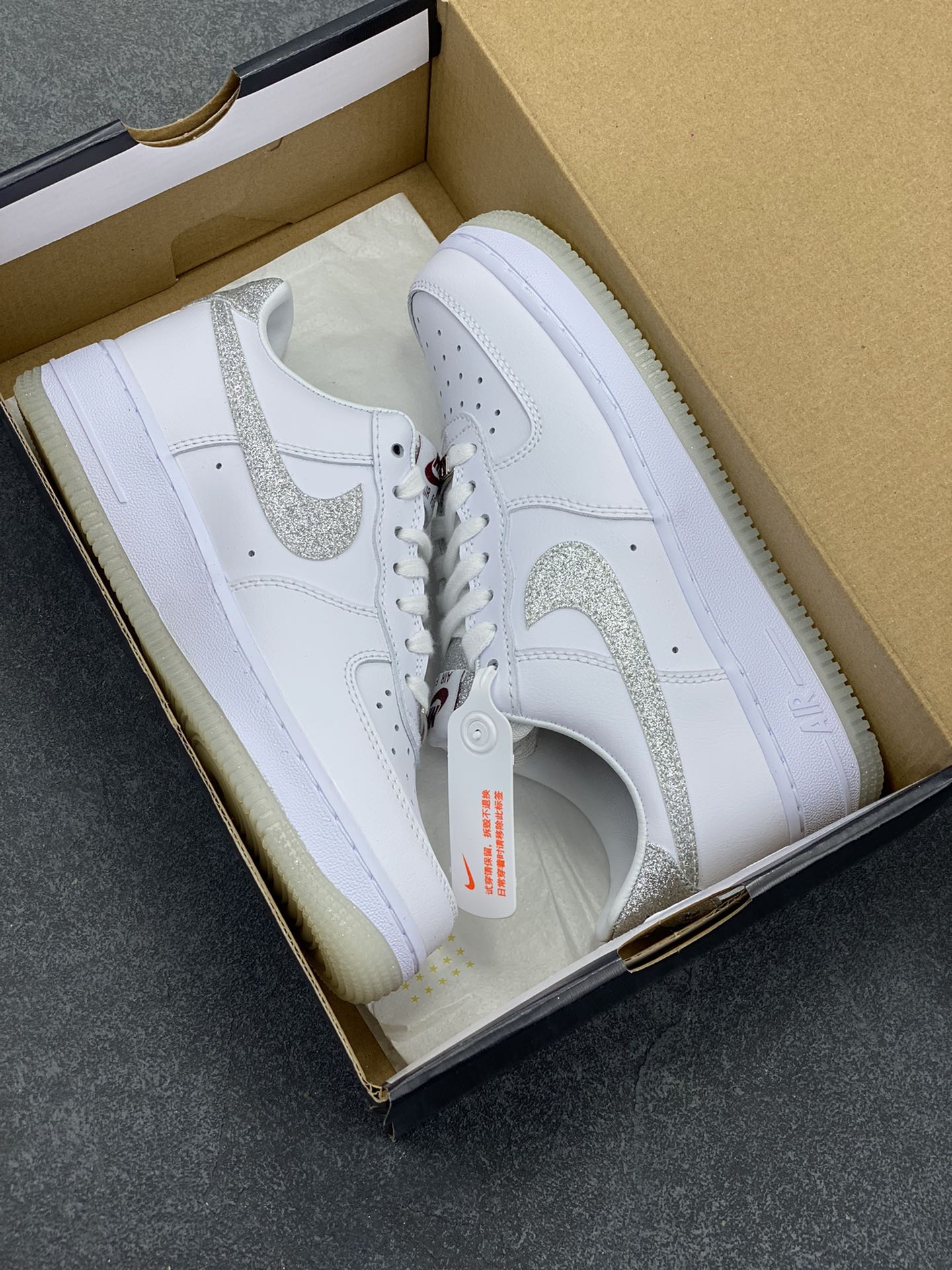 图片[9]-Nike Air Force 1 Low 07 白银闪钩 原楦头原纸板 打造纯正低帮空军版型 专注外贸渠道 全掌内置蜂窝气垫 原盒配件 原厂中底钢印、拉帮完美 货号：HQ3461-191 尺码：36 36.5 37.5 38 38.5 39 40 40.5 41 42 42.5 43 44 44.5 45-选品中心