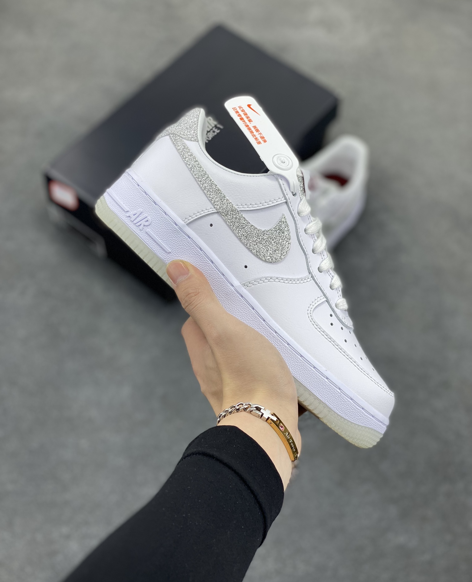 Nike Air Force 1 Low 07 白银闪钩 原楦头原纸板 打造纯正低帮空军版型 专注外贸渠道 全掌内置蜂窝气垫 原盒配件 原厂中底钢印、拉帮完美 货号:HQ3461-191 尺码:36 36.5 37.5 38 38.5 39 40 40.5 41 42 42.5 43 44 44.5 45-选品中心