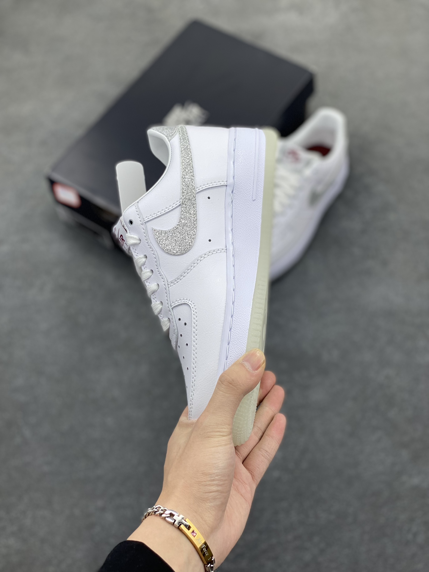 图片[3]-Nike Air Force 1 Low 07 白银闪钩 原楦头原纸板 打造纯正低帮空军版型 专注外贸渠道 全掌内置蜂窝气垫 原盒配件 原厂中底钢印、拉帮完美 货号：HQ3461-191 尺码：36 36.5 37.5 38 38.5 39 40 40.5 41 42 42.5 43 44 44.5 45-选品中心