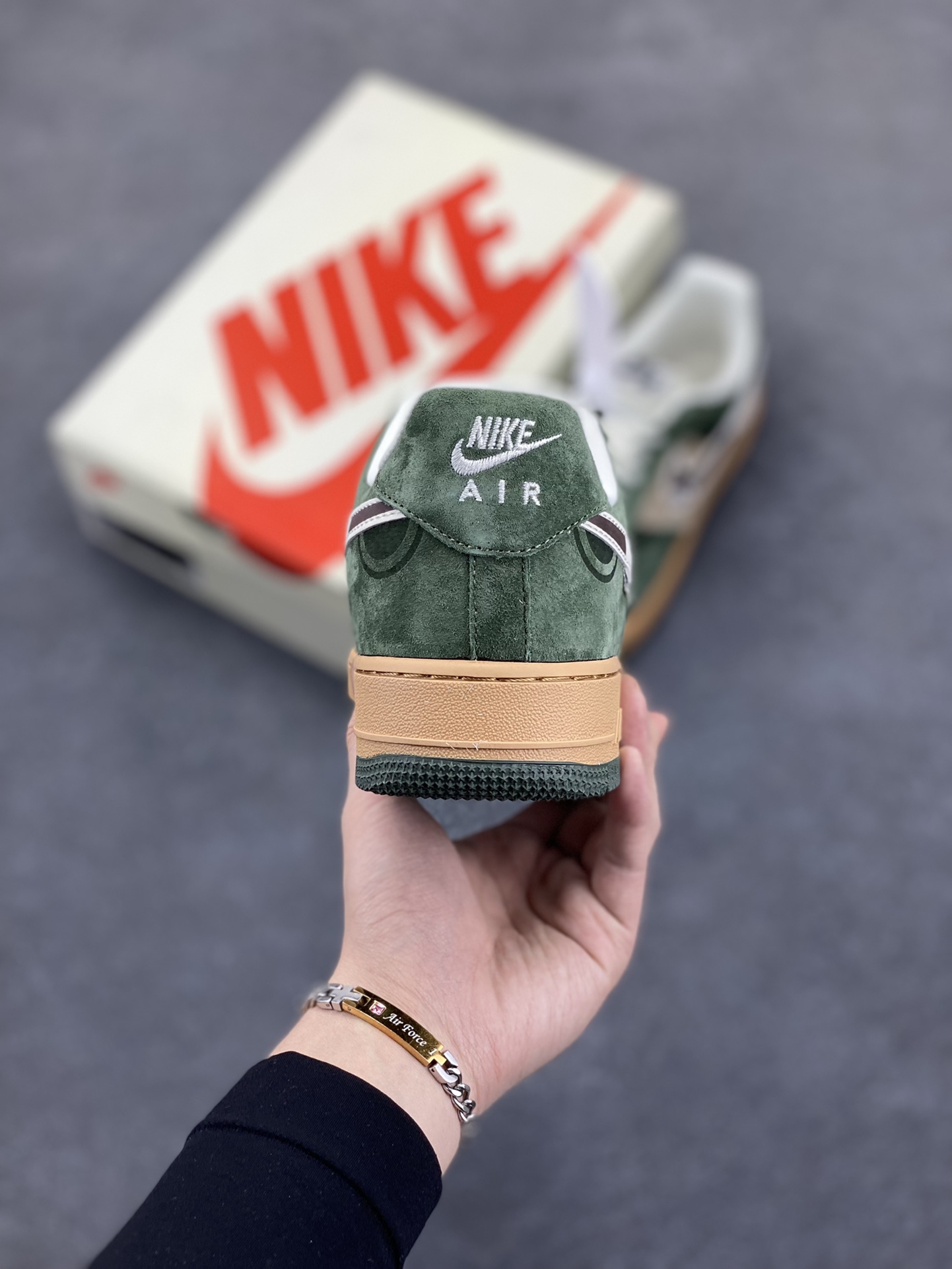 图片[4]-NIke Air Force 1 \’07 Low “Supreme联名——做旧涂鸦”空军一号 低帮 运动鞋 休闲鞋 折边针车 工艺难度大 原楦头原纸板 原装鞋盒 定制五金配件 内置全掌气垫 原厂鞋底 货号：DF0188-024 尺码：36 36.5 37.5 38 38.5 39 40 40.5 41 42 42.5 43 44 44.5 45-选品中心