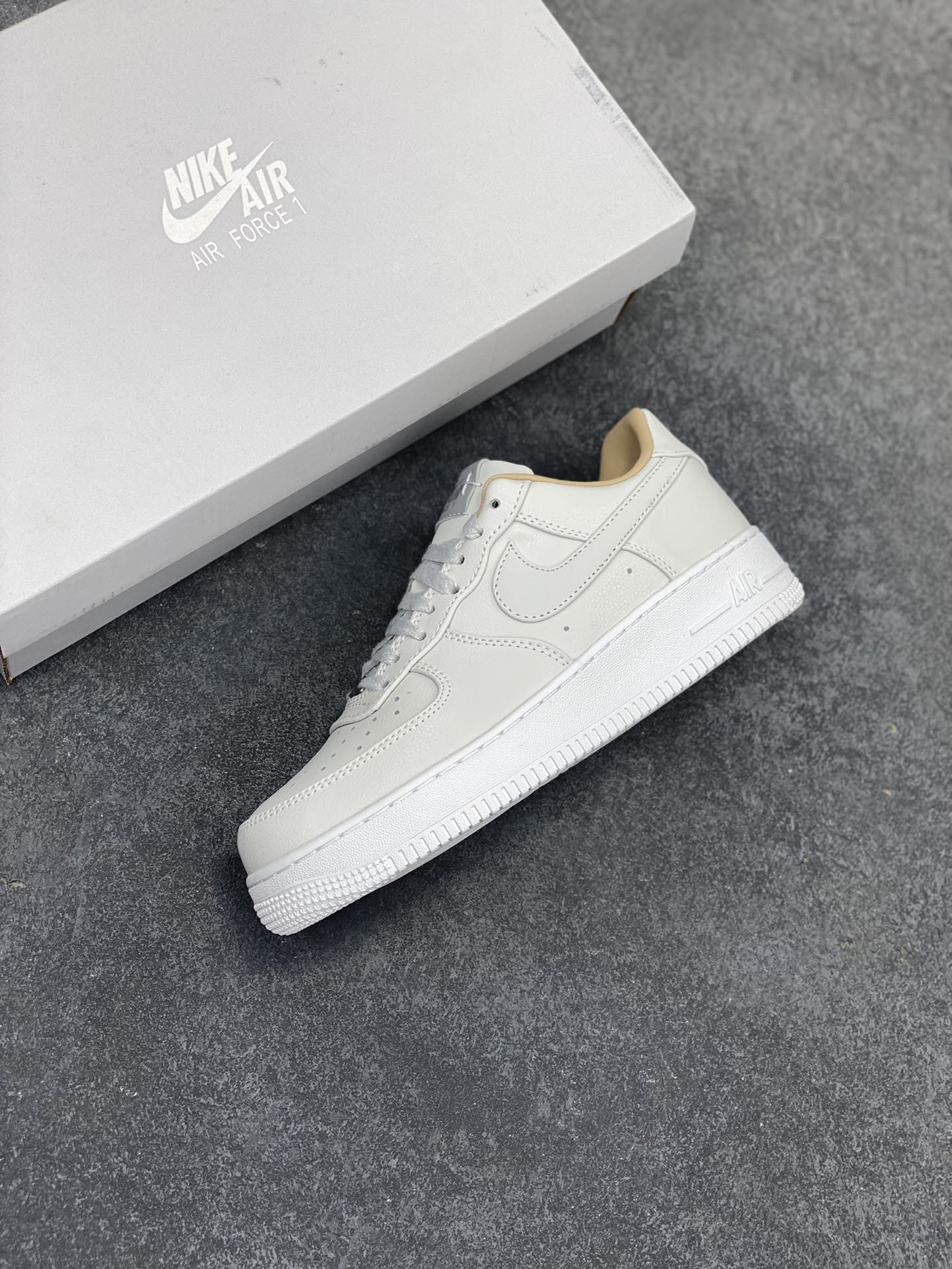 图片[7]-Nike Air Force 1\’ 07 原楦头原纸板 打造纯正空军版型 专注外贸渠道 全掌内置蜂窝气垫 #原盒配件 原厂中底钢印、拉帮完美 货号：IB1406-111 尺码：36 36.5 37.5 38 38.5 39 40 40.5 41 42 42.5 43 44 44.5 45-选品中心