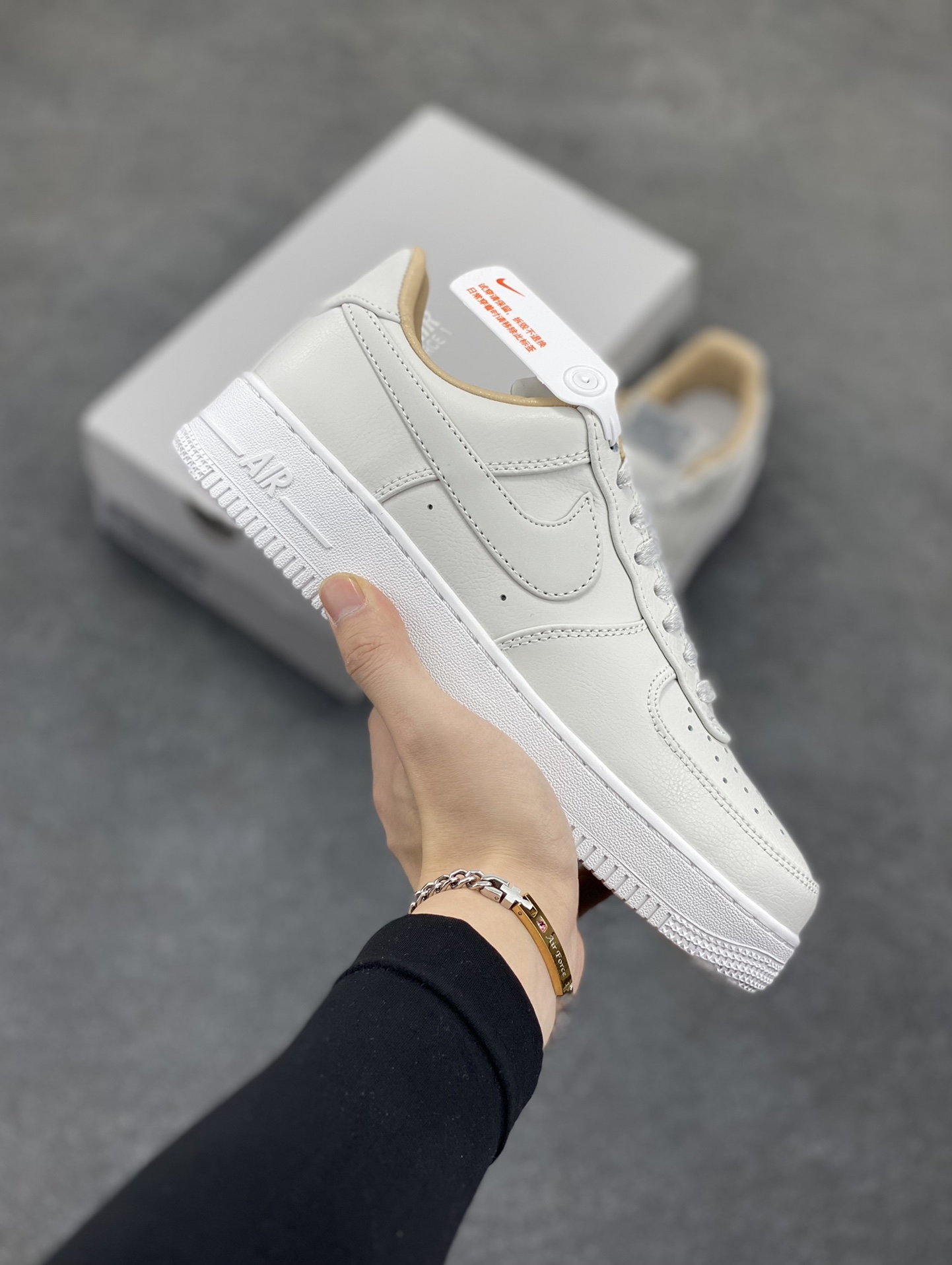 Nike Air Force 1\’ 07 原楦头原纸板 打造纯正空军版型 专注外贸渠道 全掌内置蜂窝气垫 #原盒配件 原厂中底钢印、拉帮完美 货号：IB1406-111 尺码：36 36.5 37.5 38 38.5 39 40 40.5 41 42 42.5 43 44 44.5 45-选品中心