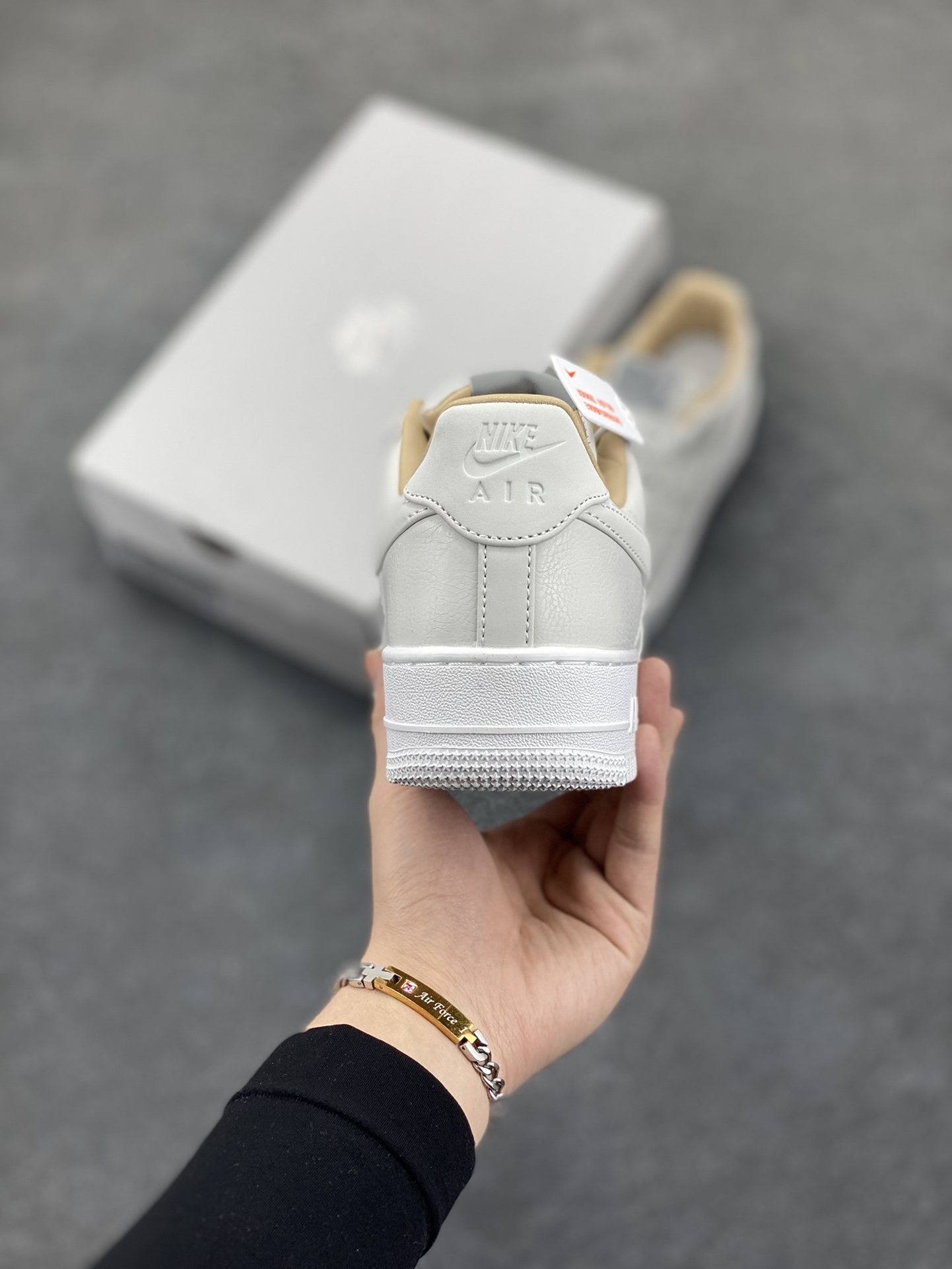 图片[4]-Nike Air Force 1\’ 07 原楦头原纸板 打造纯正空军版型 专注外贸渠道 全掌内置蜂窝气垫 #原盒配件 原厂中底钢印、拉帮完美 货号：IB1406-111 尺码：36 36.5 37.5 38 38.5 39 40 40.5 41 42 42.5 43 44 44.5 45-选品中心