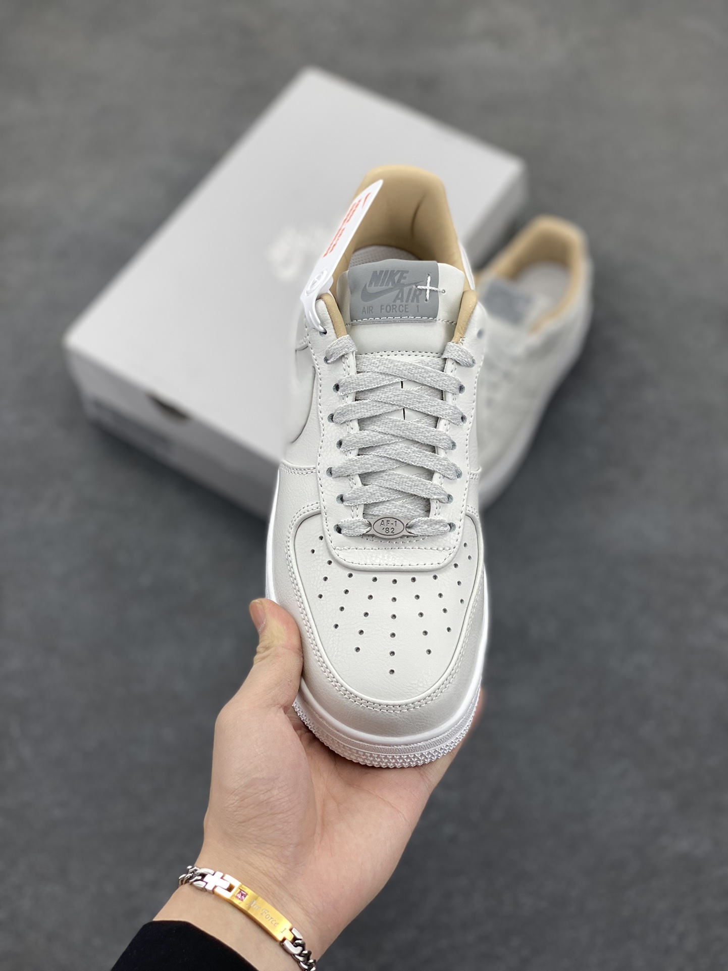 图片[2]-Nike Air Force 1\’ 07 原楦头原纸板 打造纯正空军版型 专注外贸渠道 全掌内置蜂窝气垫 #原盒配件 原厂中底钢印、拉帮完美 货号：IB1406-111 尺码：36 36.5 37.5 38 38.5 39 40 40.5 41 42 42.5 43 44 44.5 45-选品中心