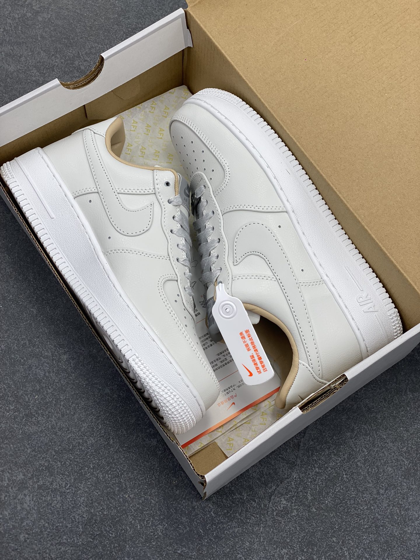 图片[9]-Nike Air Force 1\’ 07 原楦头原纸板 打造纯正空军版型 专注外贸渠道 全掌内置蜂窝气垫 #原盒配件 原厂中底钢印、拉帮完美 货号：IB1406-111 尺码：36 36.5 37.5 38 38.5 39 40 40.5 41 42 42.5 43 44 44.5 45-选品中心