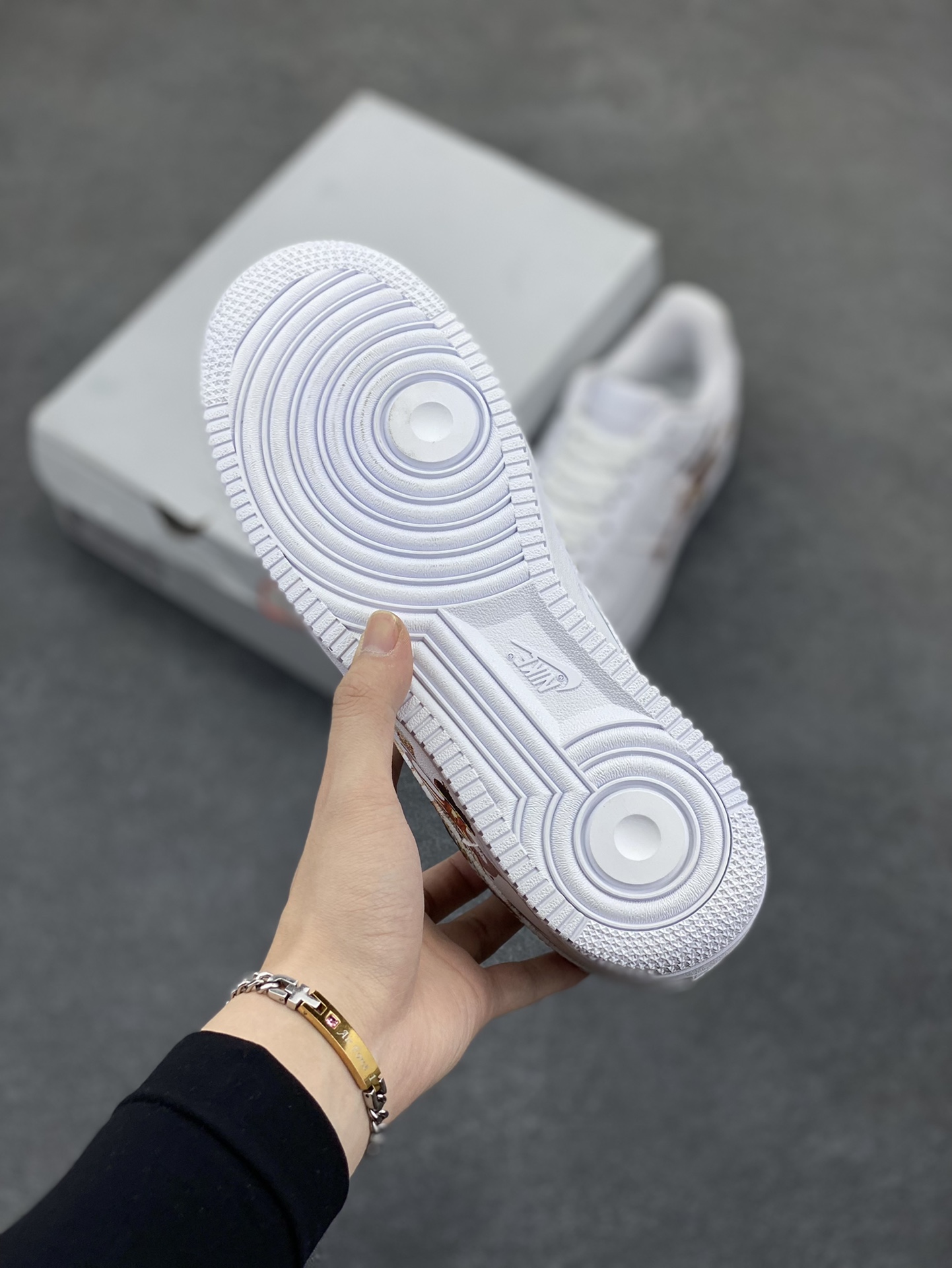 图片[5]-Air Force 1 Low 哪吒手绘涂鸦 原楦头原纸板 打造纯正空军版型 #专注外贸渠道 全掌内置蜂窝气垫 #原盒配件 原厂中底钢印、拉帮完美 货号：HF1058-133 尺码：36 36.5 37.5 38 38.5 39 40 40.5 41 42 42.5 43 44 44.5 45-选品中心