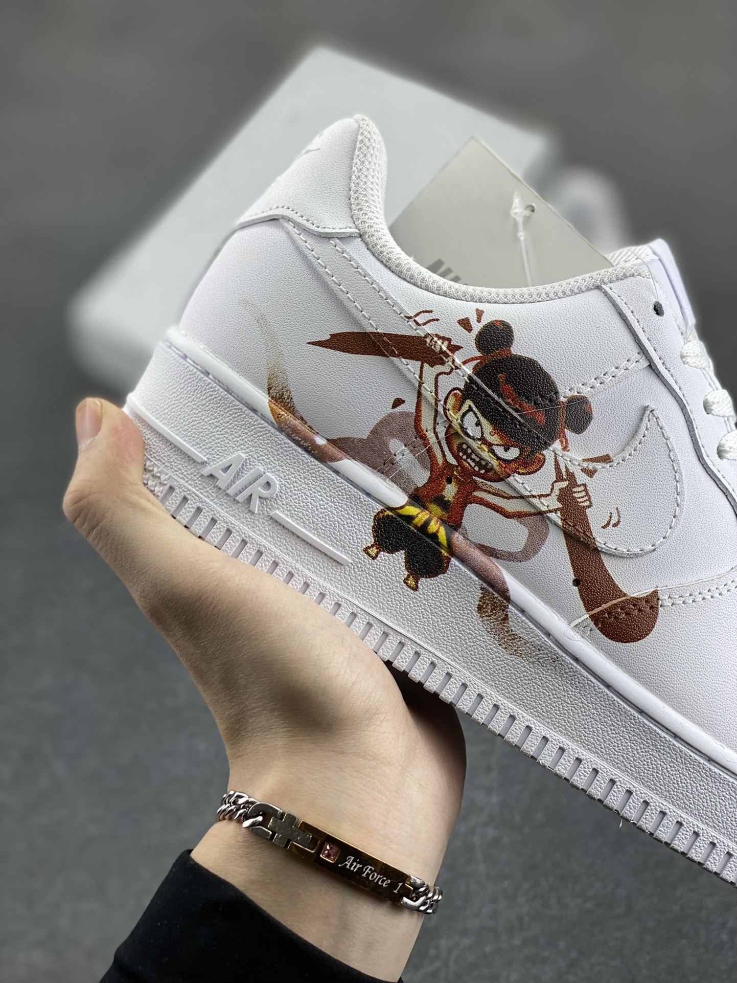 图片[6]-Air Force 1 Low 哪吒手绘涂鸦 原楦头原纸板 打造纯正空军版型 #专注外贸渠道 全掌内置蜂窝气垫 #原盒配件 原厂中底钢印、拉帮完美 货号：HF1058-133 尺码：36 36.5 37.5 38 38.5 39 40 40.5 41 42 42.5 43 44 44.5 45-选品中心