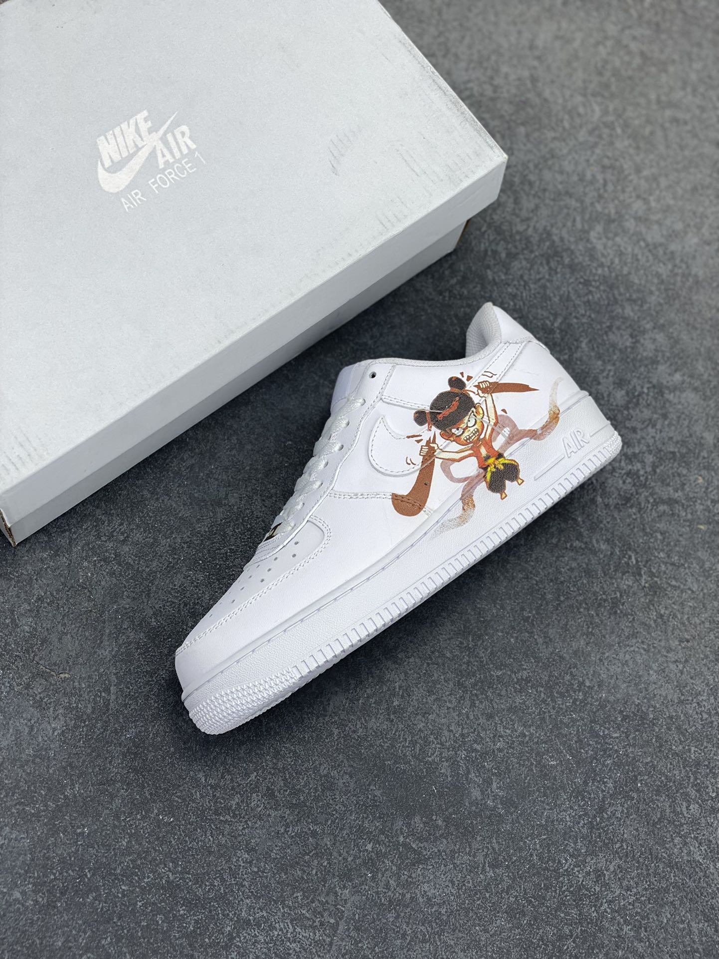 图片[7]-Air Force 1 Low 哪吒手绘涂鸦 原楦头原纸板 打造纯正空军版型 #专注外贸渠道 全掌内置蜂窝气垫 #原盒配件 原厂中底钢印、拉帮完美 货号：HF1058-133 尺码：36 36.5 37.5 38 38.5 39 40 40.5 41 42 42.5 43 44 44.5 45-选品中心