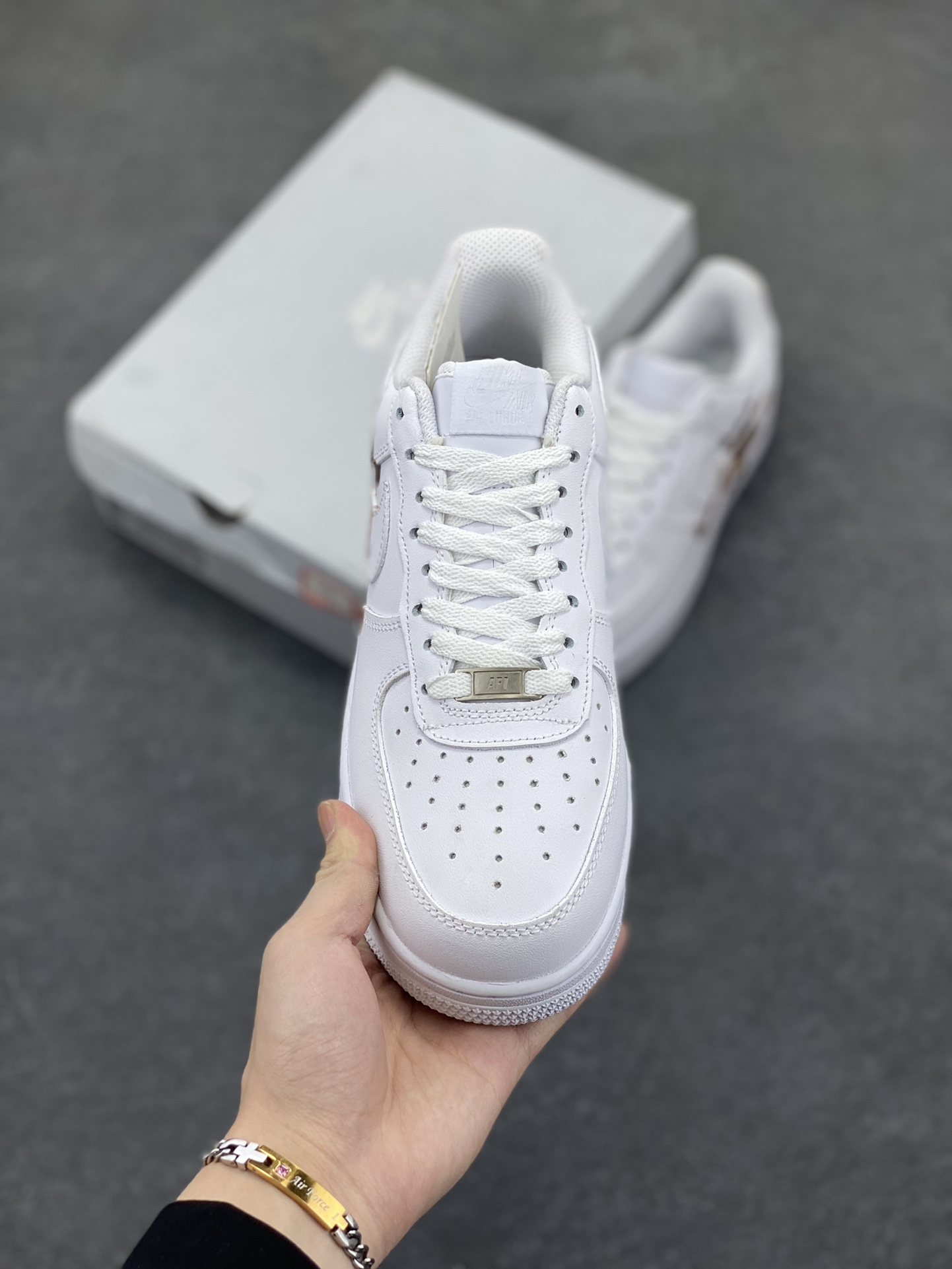 图片[2]-Air Force 1 Low 哪吒手绘涂鸦 原楦头原纸板 打造纯正空军版型 #专注外贸渠道 全掌内置蜂窝气垫 #原盒配件 原厂中底钢印、拉帮完美 货号：HF1058-133 尺码：36 36.5 37.5 38 38.5 39 40 40.5 41 42 42.5 43 44 44.5 45-选品中心