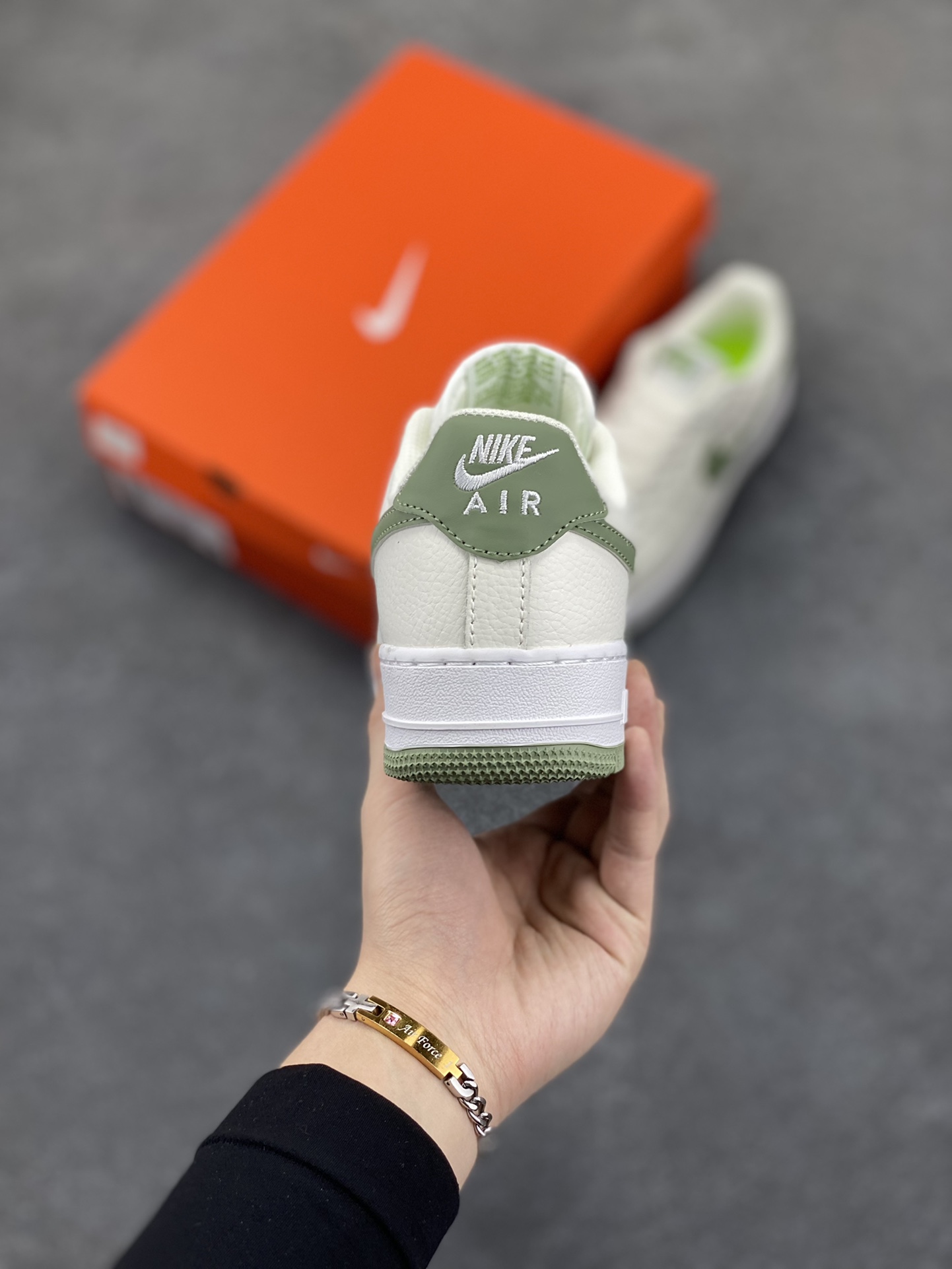 图片[4]-福利特价 Nike Air Force 1 Low 白绿 原楦头原纸板 打造纯正空军版型 专注外贸渠道 全掌内置蜂窝气垫 原盒配件 原厂中底钢印、拉帮完美 货号：DV3808-106 尺码：36 36.5 37.5 38 38.5 39 40 40.5 41 42 42.5 43 44 44.5 45-选品中心