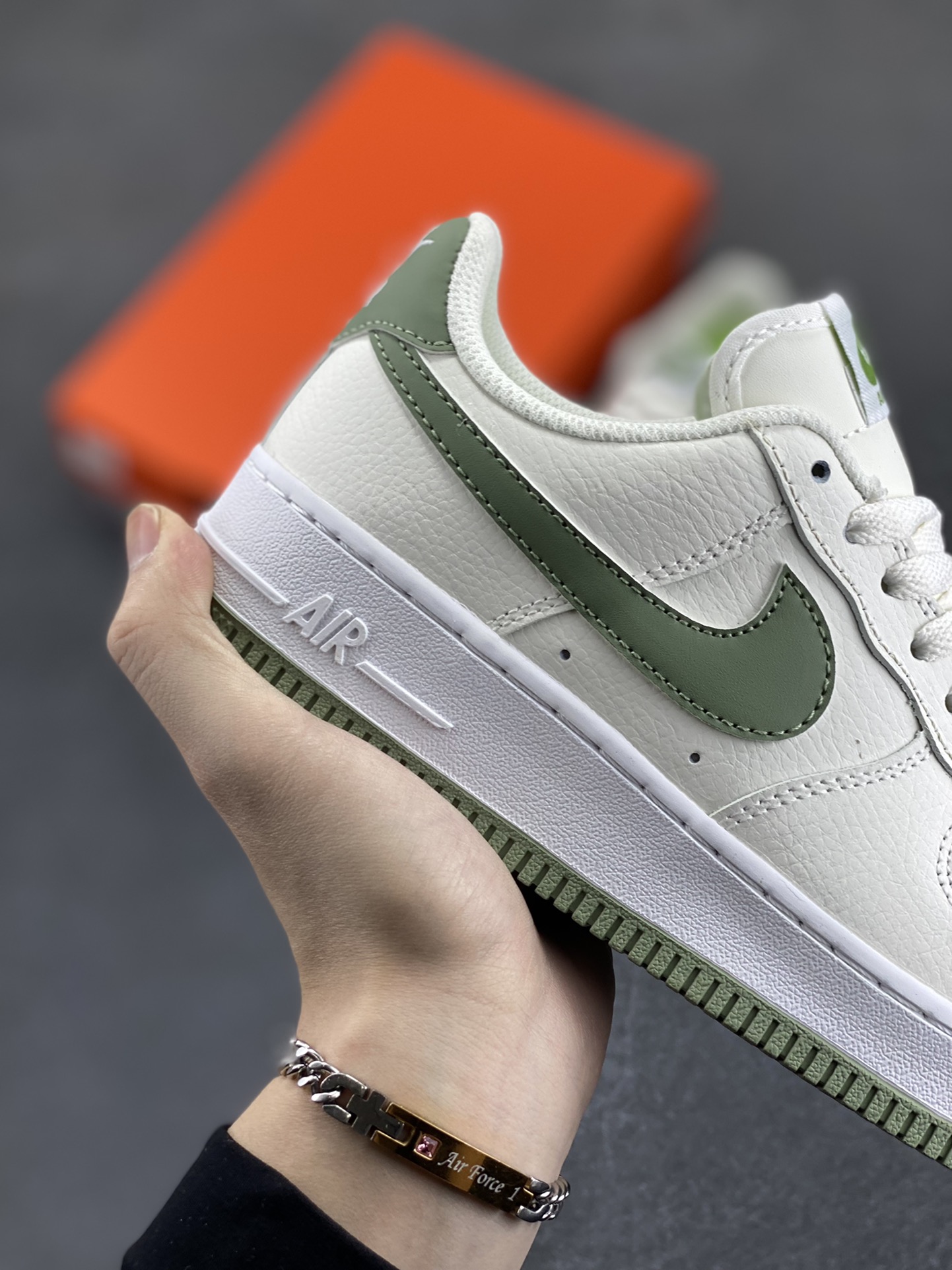 图片[6]-福利特价 Nike Air Force 1 Low 白绿 原楦头原纸板 打造纯正空军版型 专注外贸渠道 全掌内置蜂窝气垫 原盒配件 原厂中底钢印、拉帮完美 货号：DV3808-106 尺码：36 36.5 37.5 38 38.5 39 40 40.5 41 42 42.5 43 44 44.5 45-选品中心
