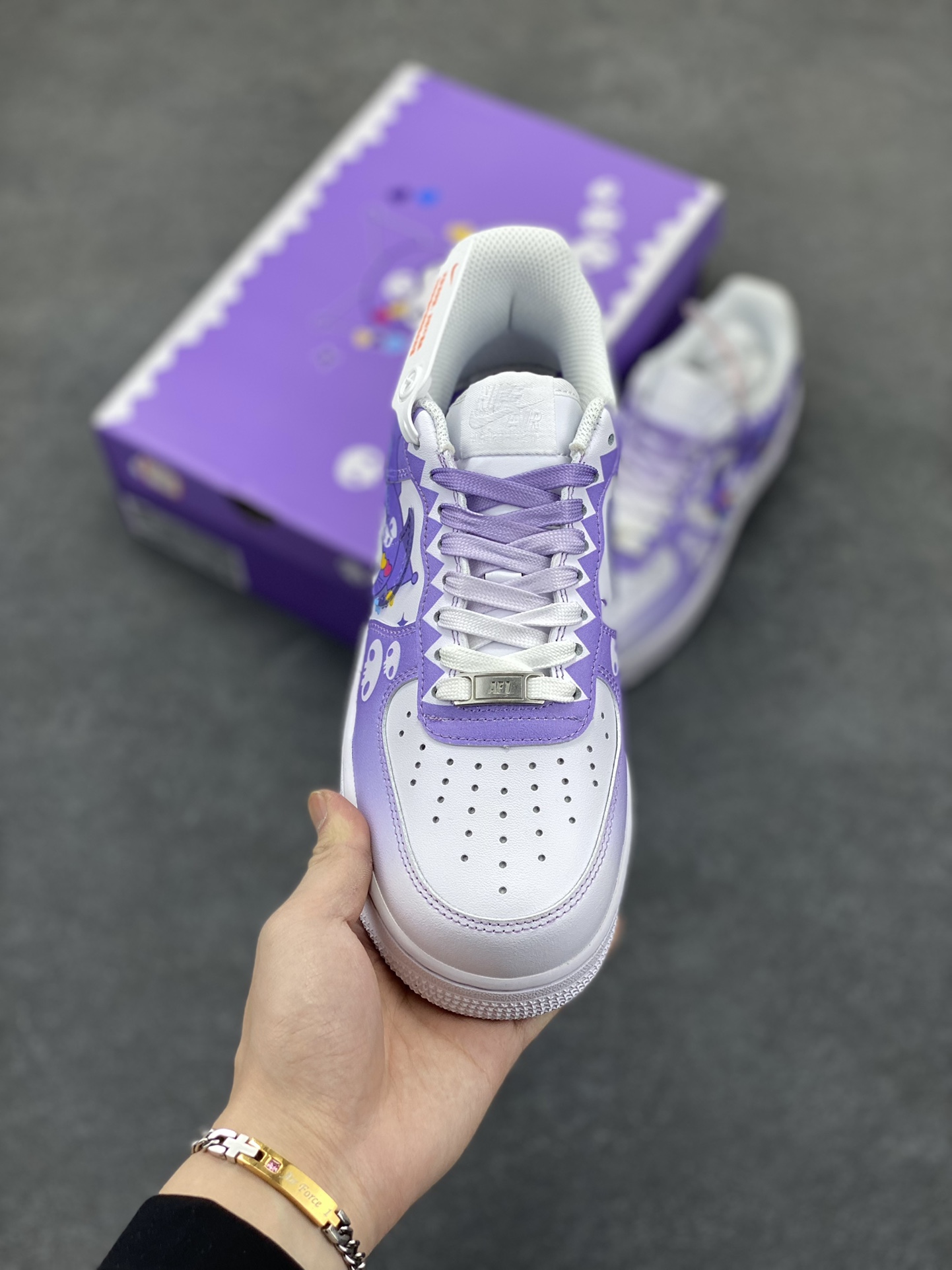 图片[2]-超限量联名  Doraemon×Nike Air Force 1 Low小巫女联名款 骷髅头空军一号 渐变白绿 低帮休闲板鞋 定制皮料 纯正空军板型 原装定制鞋盒 原楦头原纸板 内置全掌气垫 货号：CW2288-111 尺码：36 36.5 37.5 38 38.5 39 40 40.5 41 42 42.5 43 44 44.5 45-选品中心