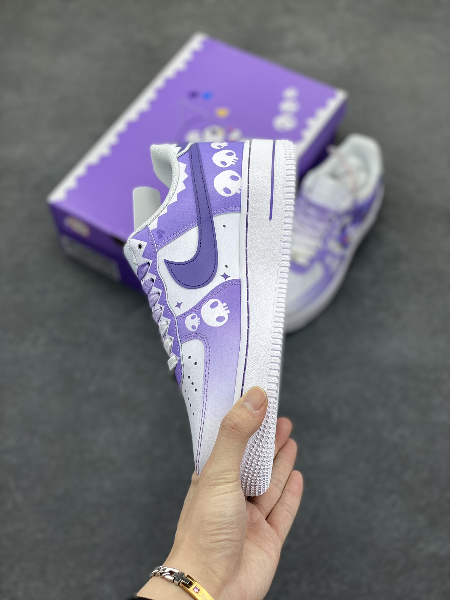 图片[3]-超限量联名  Doraemon×Nike Air Force 1 Low小巫女联名款 骷髅头空军一号 渐变白绿 低帮休闲板鞋 定制皮料 纯正空军板型 原装定制鞋盒 原楦头原纸板 内置全掌气垫 货号：CW2288-111 尺码：36 36.5 37.5 38 38.5 39 40 40.5 41 42 42.5 43 44 44.5 45-选品中心