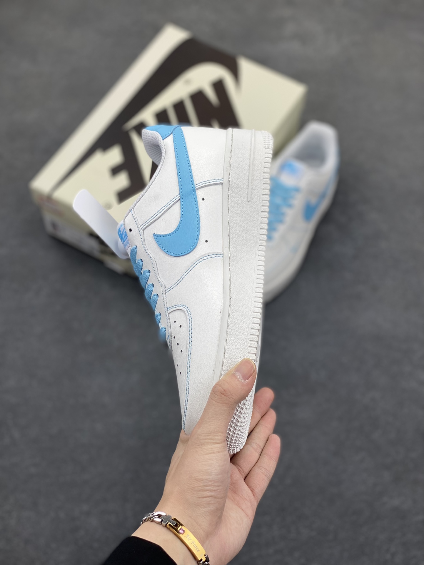 图片[3]-Nike Air Force 1 Low 空军一号低帮百搭休闲运动板鞋。柔软、弹性十足的缓震性能和出色的中底设计，横跨复古与现代的外型结合，造就出风靡全球三十多年的Force 1，直到今天还深受青睐。 货号：315122-115 尺码：36 36.5 37.5 38 38.5 39 40 40.5 41 42 42.5 43 44 44.5 45-选品中心