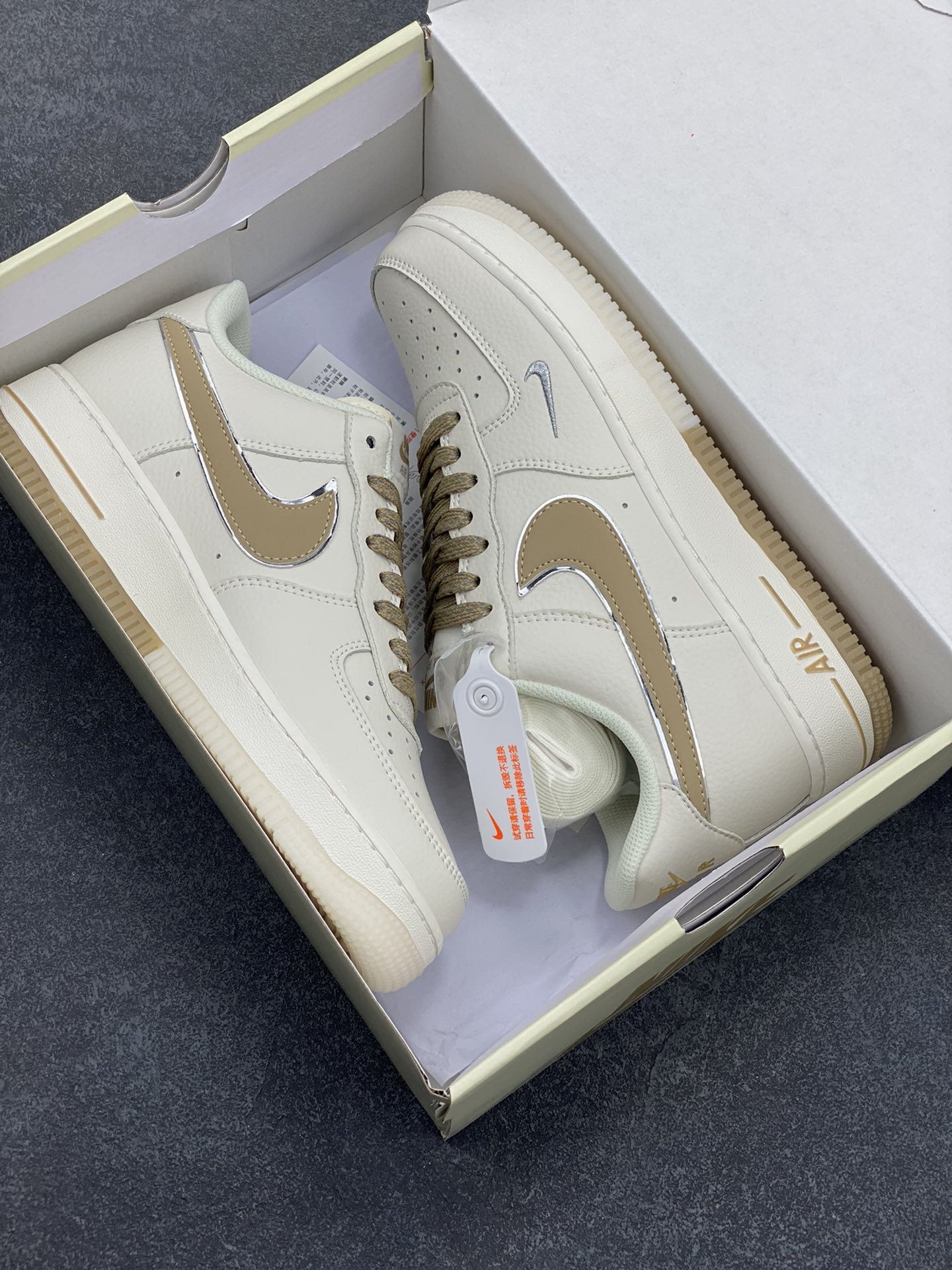 图片[9]-Nike Air Force 1 Low 米金双色底 满天星空军一号低帮休闲板鞋 3M反光 水晶大底 定制鞋盒 原楦头原纸板 纯正空军版型 内置全掌气垫 货号：JJ0253-007 尺码：36 36.5 37.5 38 38.5 39 40 40.5 41 42 42.5 43 44 44.5 45-选品中心