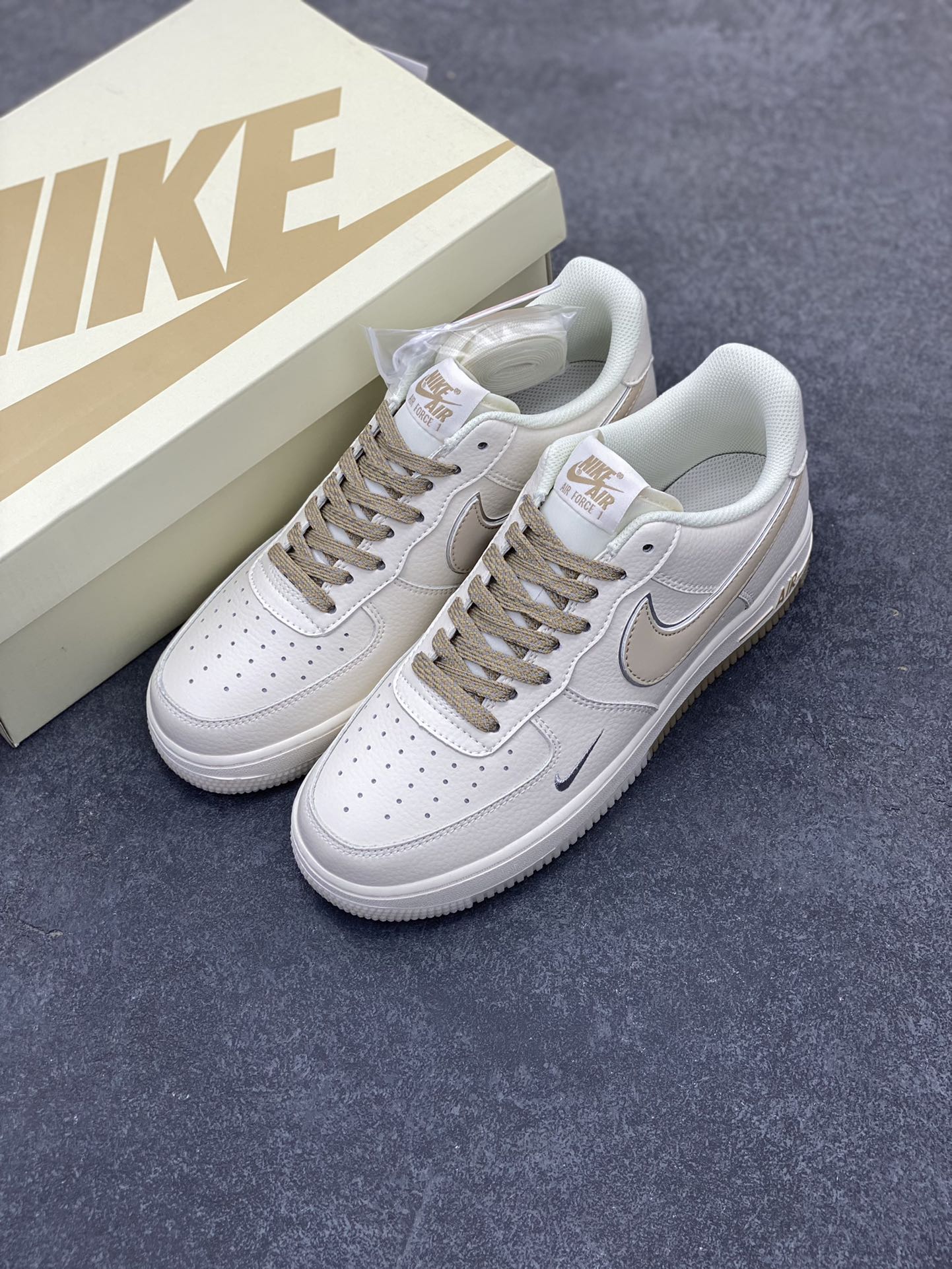 图片[8]-Nike Air Force 1 Low 米金双色底 满天星空军一号低帮休闲板鞋 3M反光 水晶大底 定制鞋盒 原楦头原纸板 纯正空军版型 内置全掌气垫 货号：JJ0253-007 尺码：36 36.5 37.5 38 38.5 39 40 40.5 41 42 42.5 43 44 44.5 45-选品中心