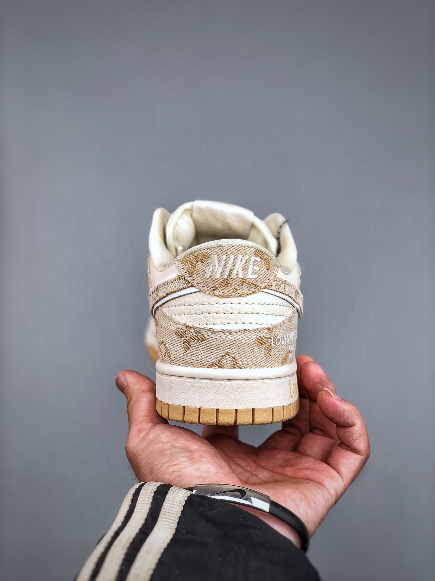 Nike SB Dunk Low x Louis Vuitton Beige Canvas, High Quality, Great Comfort 8 i1742765355 1931 6