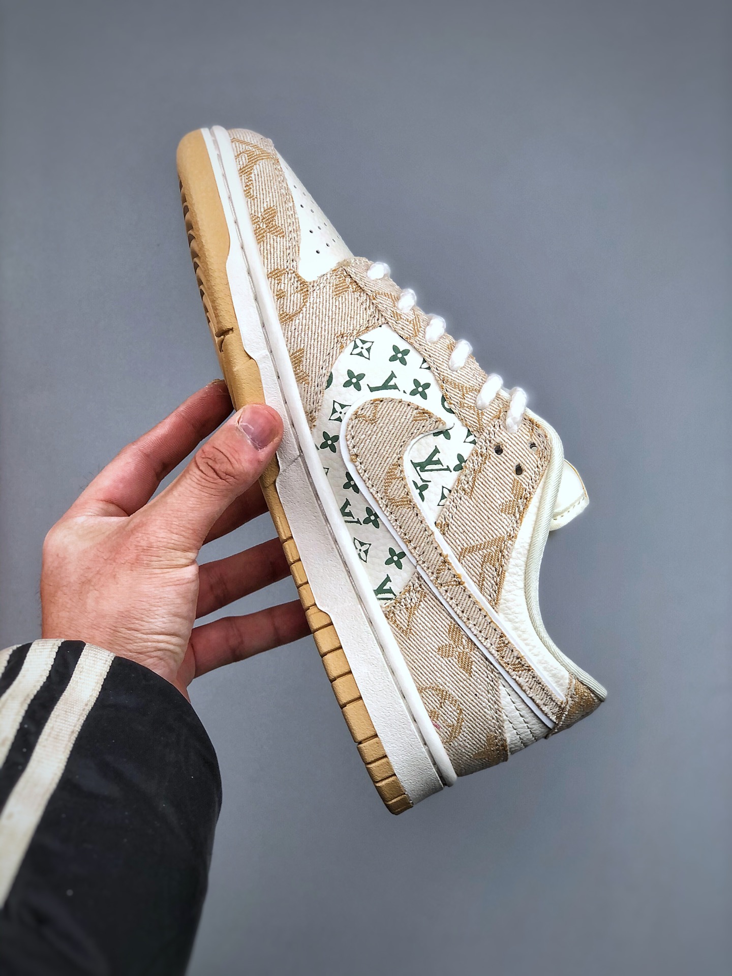 Nike SB Dunk Low x Louis Vuitton Beige Canvas, High Quality, Great Comfort 3 i1742765355 3743 1