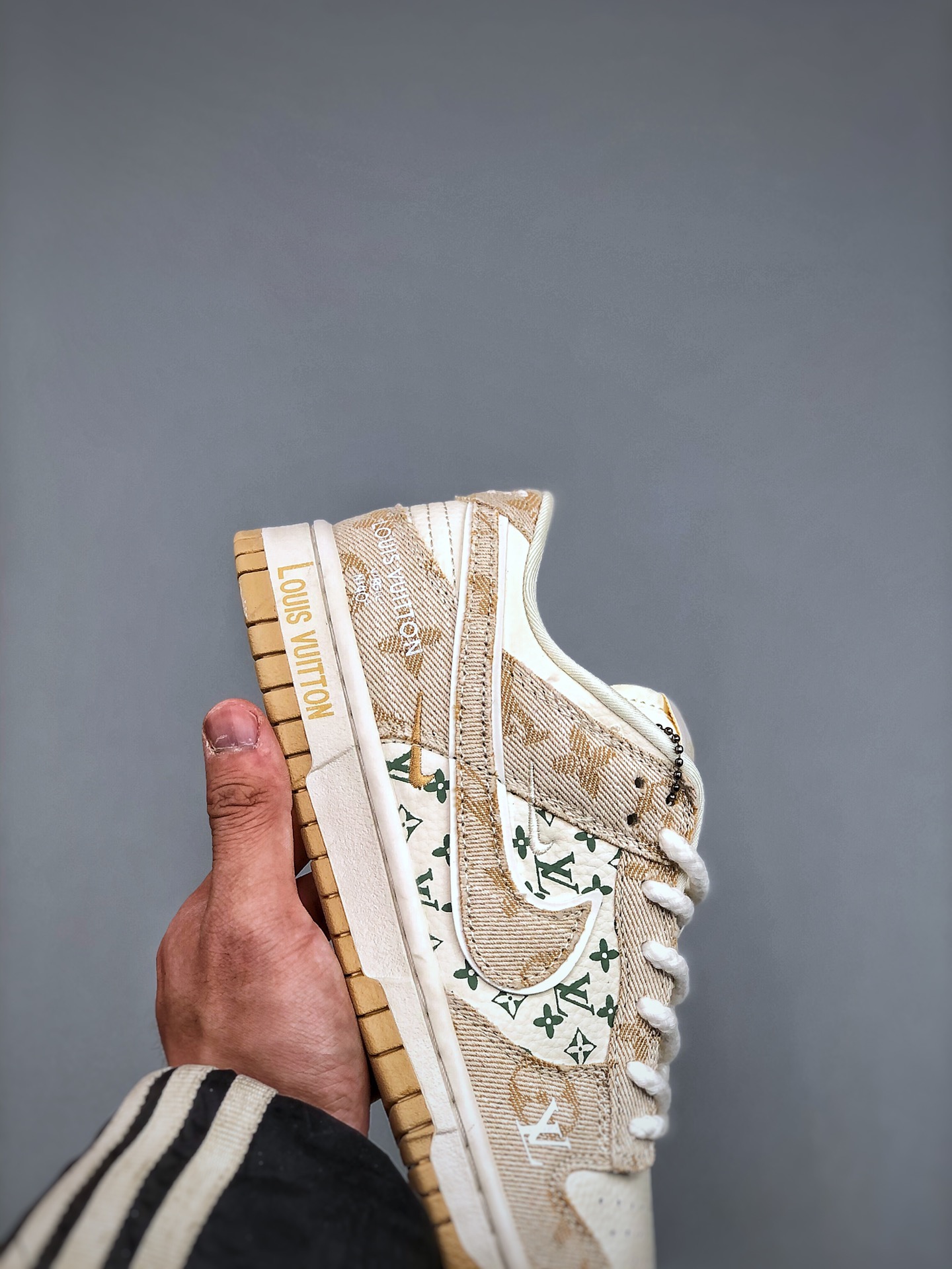 Nike SB Dunk Low x Louis Vuitton Beige Canvas, High Quality, Great Comfort 7 i1742765355 8804 5