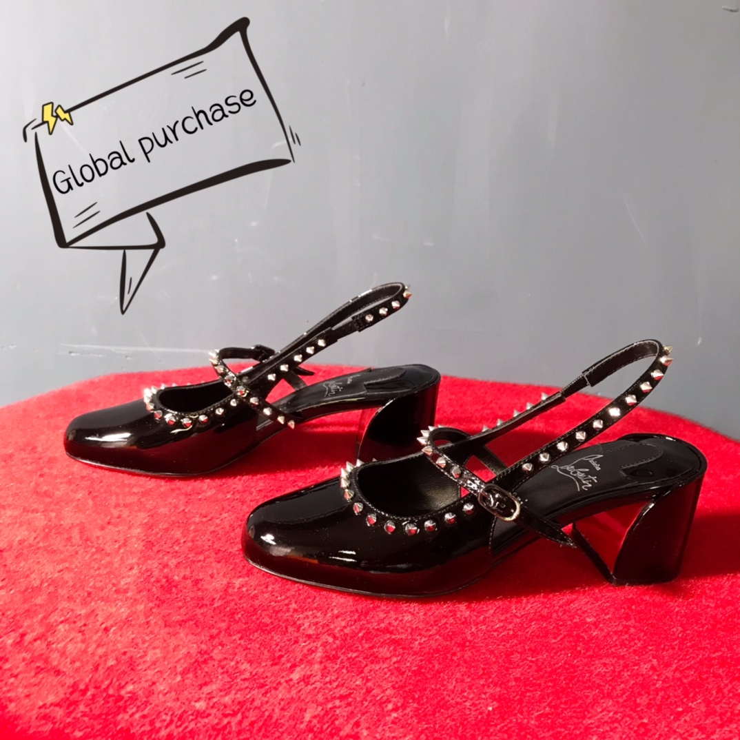 NO:100532,High-end customization 2025 spring and summer classic series! H5.5Cm size 34-43. Leather sole.44021-006. Black slim leather, black sheepskin. Silver rivets. Official website synchronization. Standard European code Reference:44021-006 Color:black/black Material:patent Lining:red goat leather Heel height:5.5Cm Sole:leather sole Size:EU 34-43 (US 4-11):,,christian louboutin,sheepskin,Leather soles19860909高端订制 2025春夏精典款系列！ H5.5Cm尺码34-43码.真皮大底 .44021－006.黑色柒皮,黑色羊皮里.銀色鉚釘.官网同步. 标准欧码 Reference:44021-006 Color:black/black Material:patent Lining:red goat leather Heel heigh:5.5Cm Sole:leather sole Size:EU 34－43（US 4一11) :,,christian louboutin,sheepskin,Leather soles,Women's Shoes