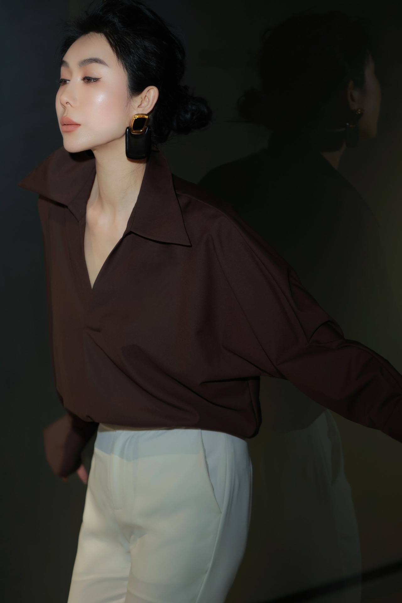 “High-Quality Women’s Suit Set with V-Neck Shirt: Soft Fabric, Comfortable Fit, Multiple Colors – Sizes SMLXL” - 图片 5