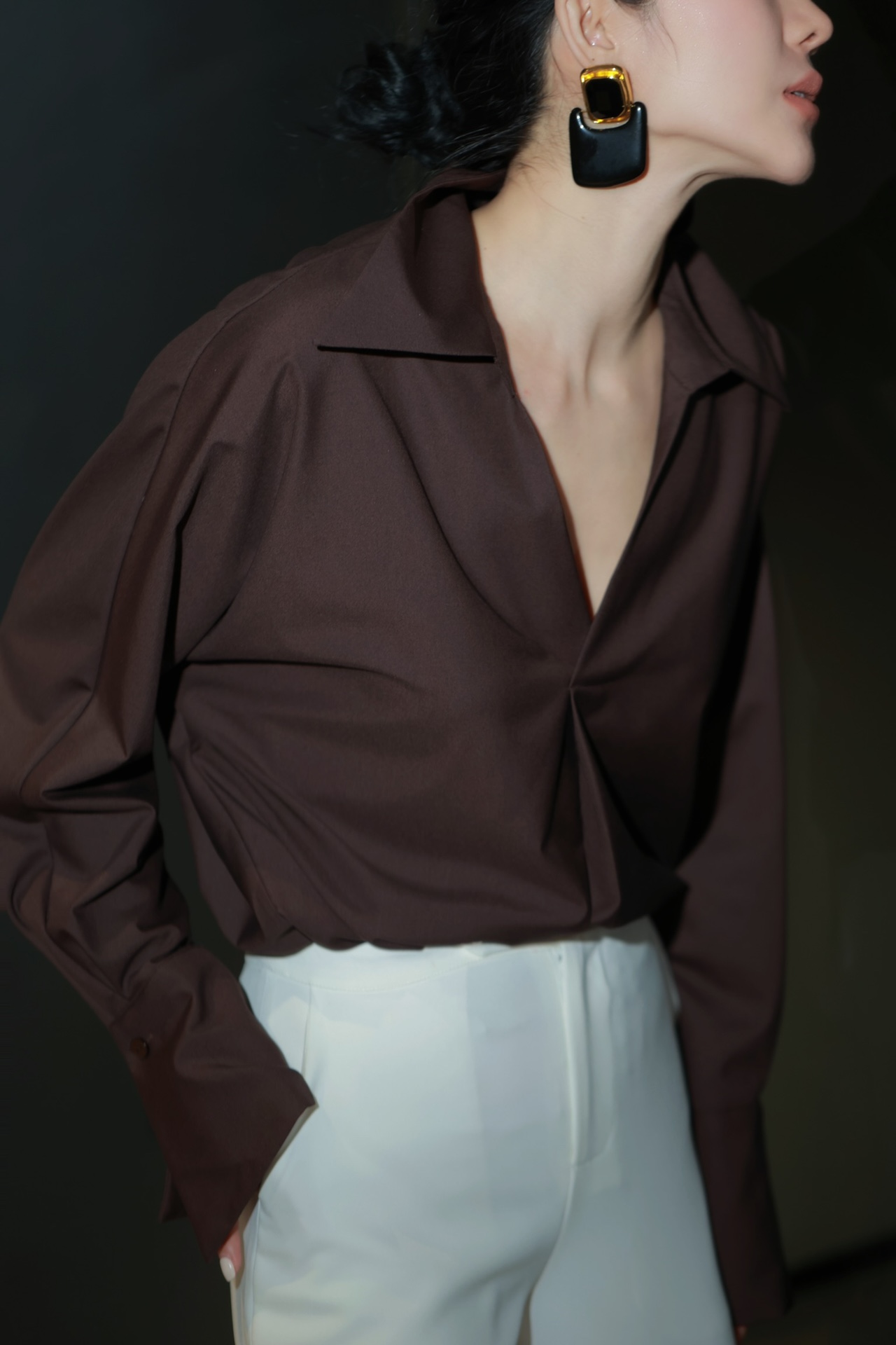 “High-Quality Women’s Suit Set with V-Neck Shirt: Soft Fabric, Comfortable Fit, Multiple Colors – Sizes SMLXL” - 图片 8