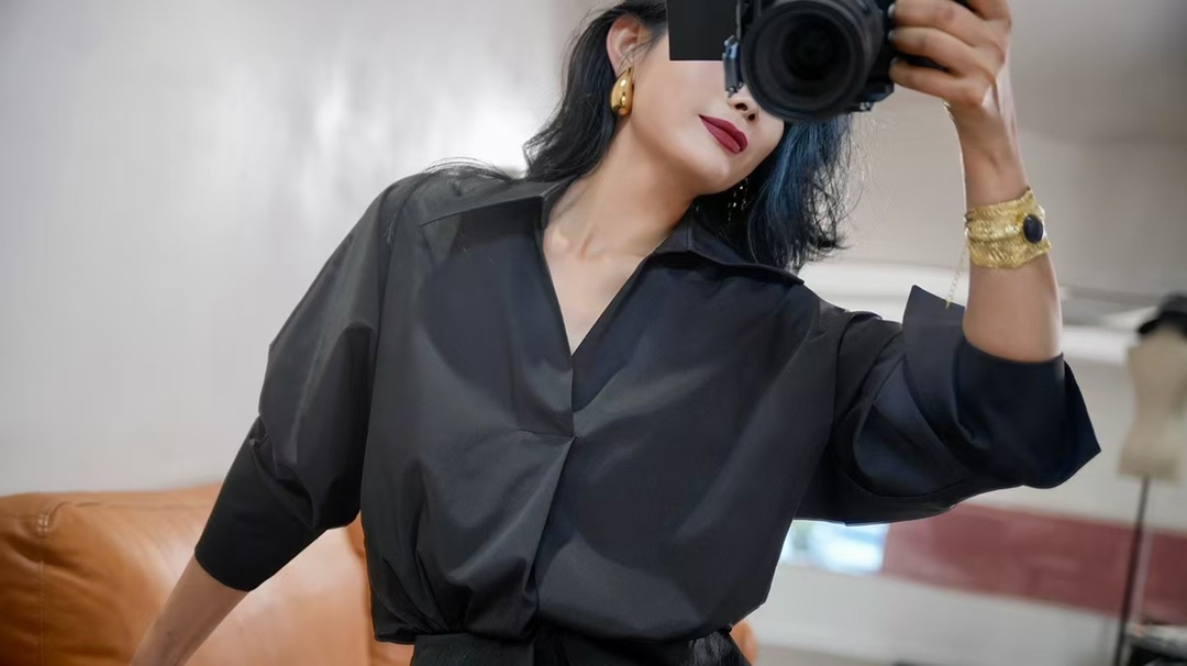 “High-Quality Women’s Suit Set: V-Neck Shirt, Soft Fabric, Various Sizes & Colors, Comfortable Fit” - 图片 1