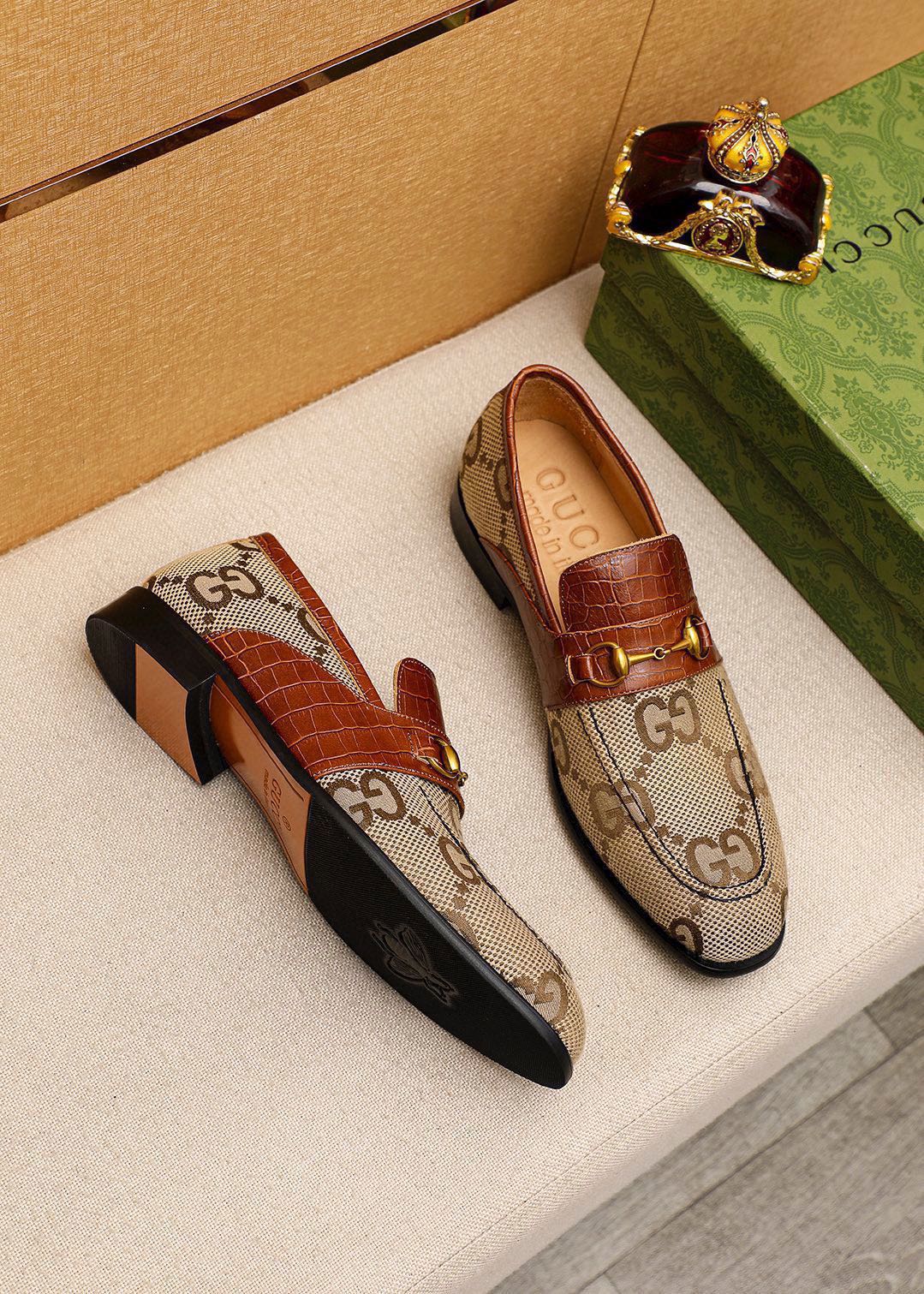 Gucci Leather Loafers with Horsebit Detail and Signature GG Canvas 4 i1742796531 1062 2