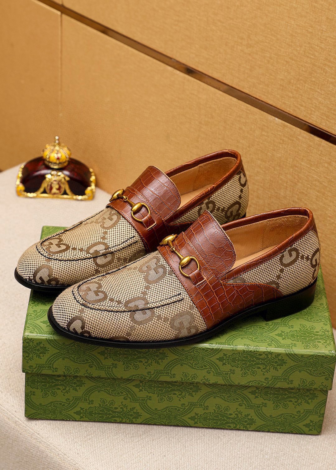 Gucci Leather Loafers with Horsebit Detail and Signature GG Canvas 3 i1742796531 2697 1