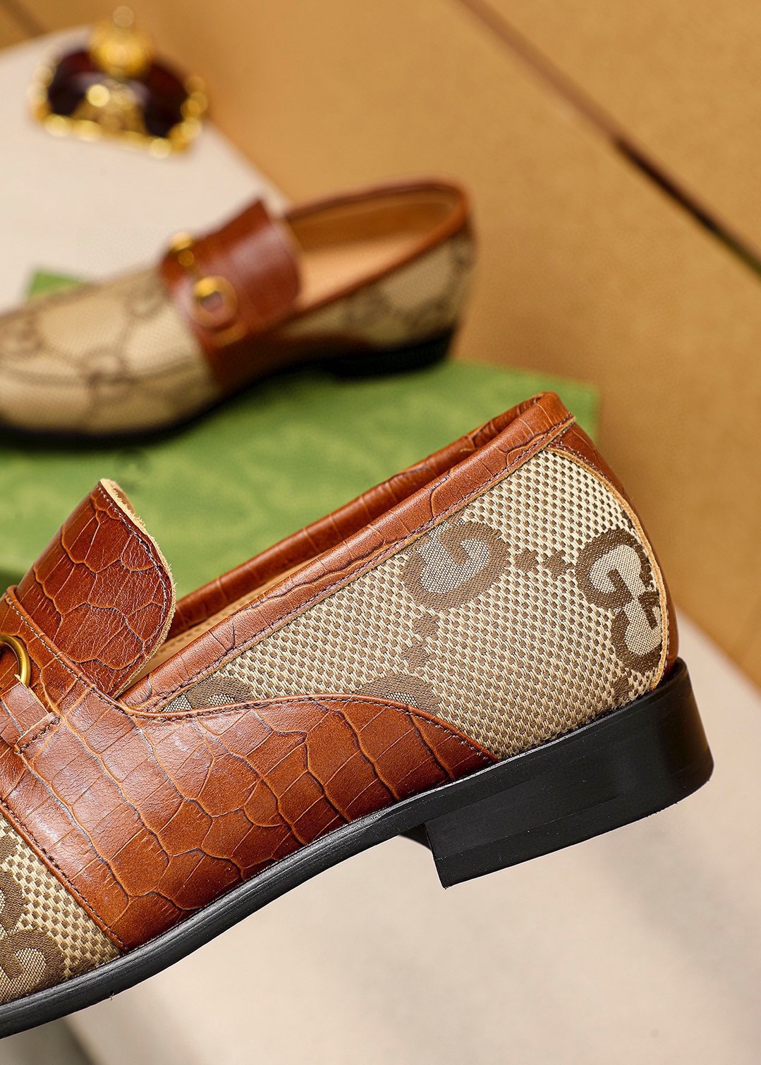 Gucci Leather Loafers with Horsebit Detail and Signature GG Canvas 9 i1742796531 296 7