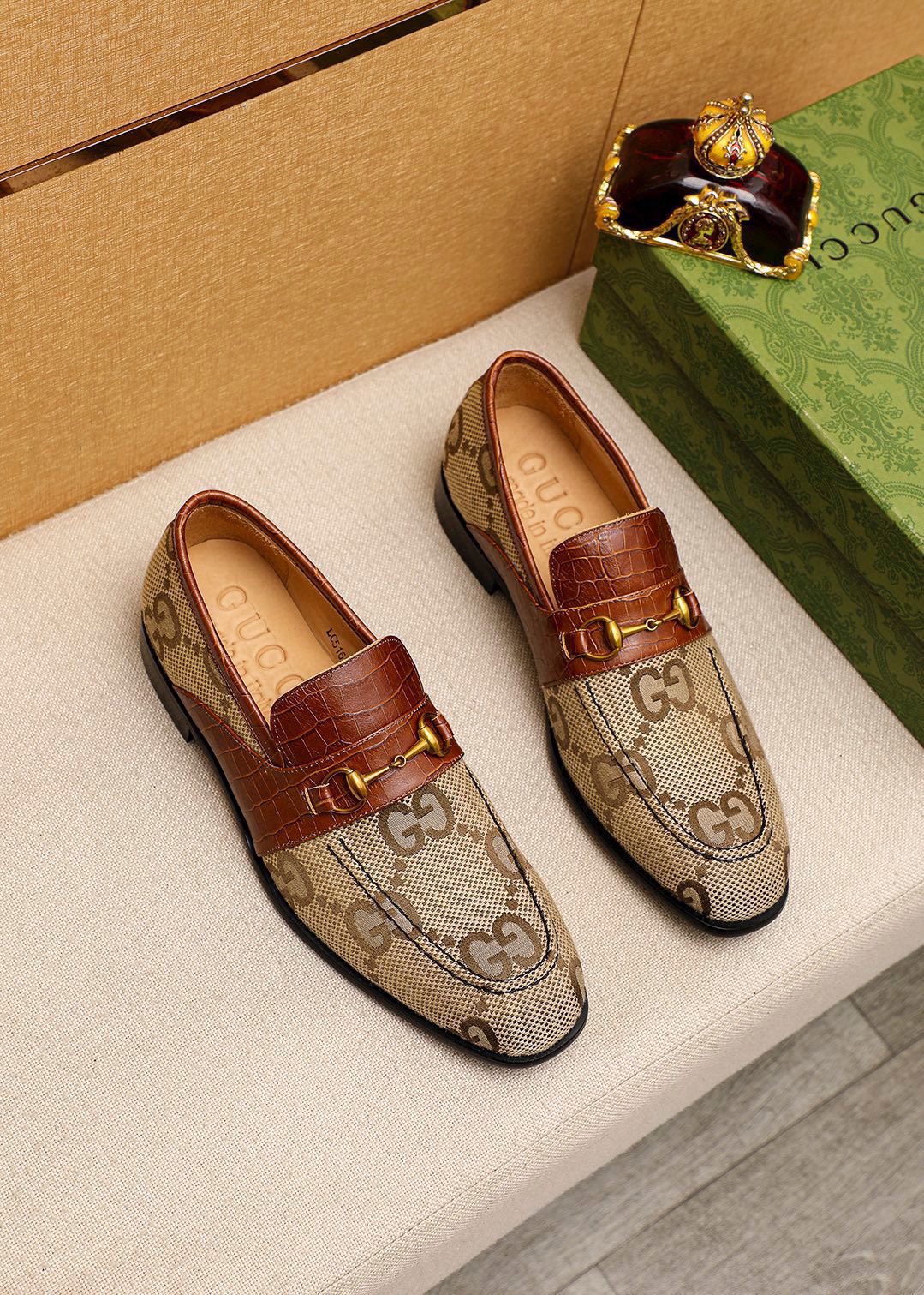 Gucci Leather Loafers with Horsebit Detail and Signature GG Canvas 2 i1742796531 3117 0