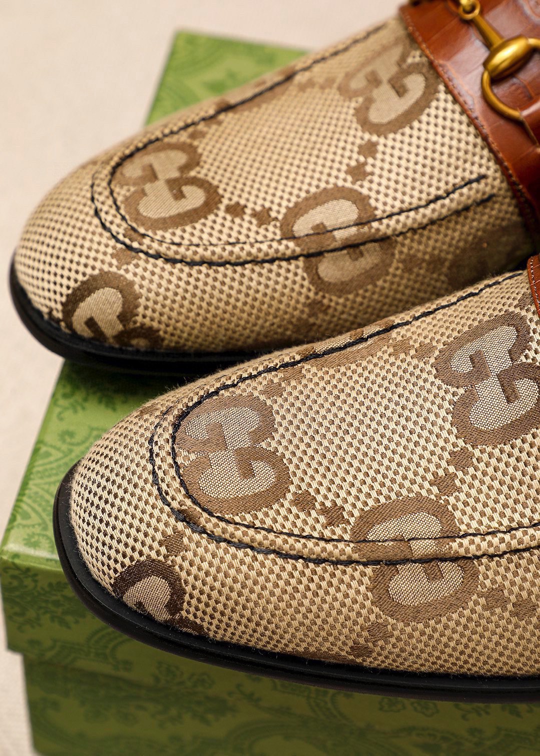 Gucci Leather Loafers with Horsebit Detail and Signature GG Canvas 8 i1742796531 5031 6