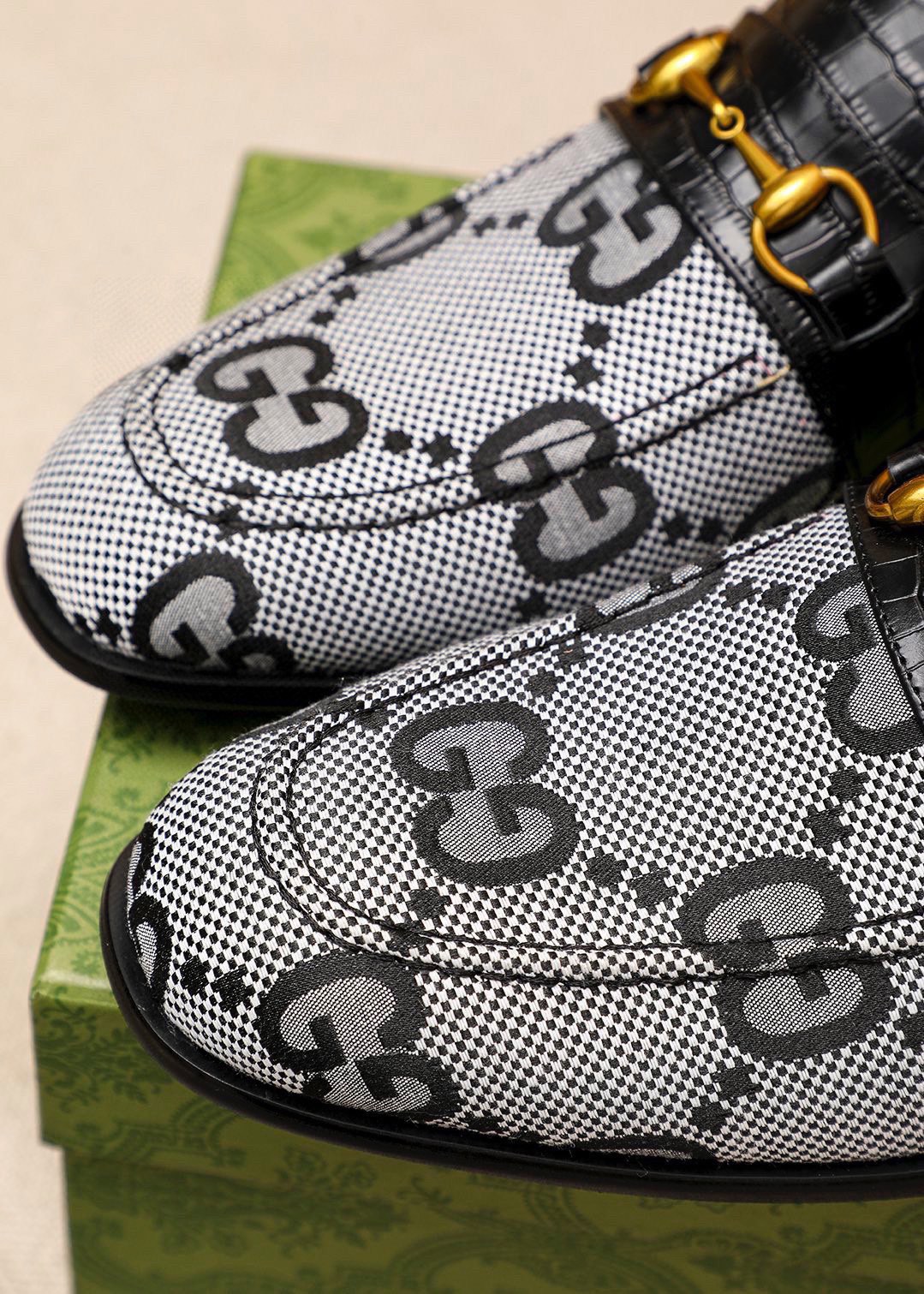 Gucci Men's Logo Print Leather Loafers With Horsebit Hardware 7 i1742796568 6326 5