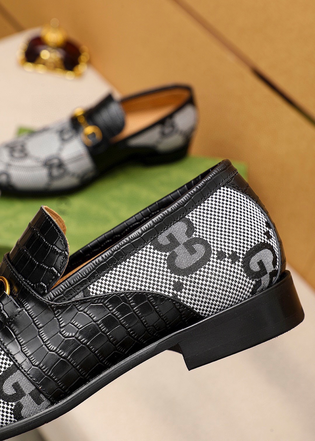 Gucci Men's Logo Print Leather Loafers With Horsebit Hardware 8 i1742796568 9088 6