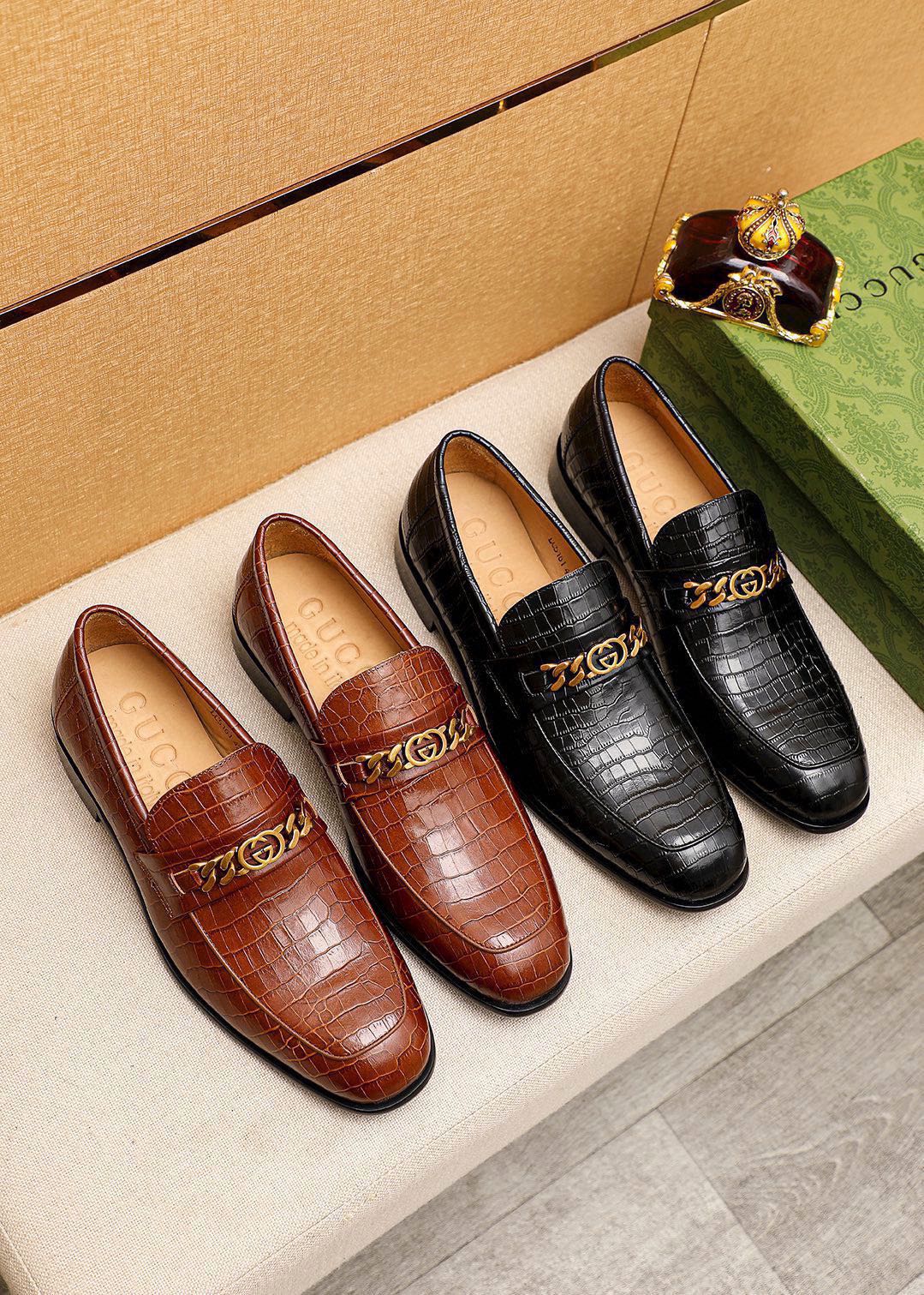 Gucci Leather Loafers with Chain Detail - Luxurious Style & Comfort 6 i1742796783 5943 4