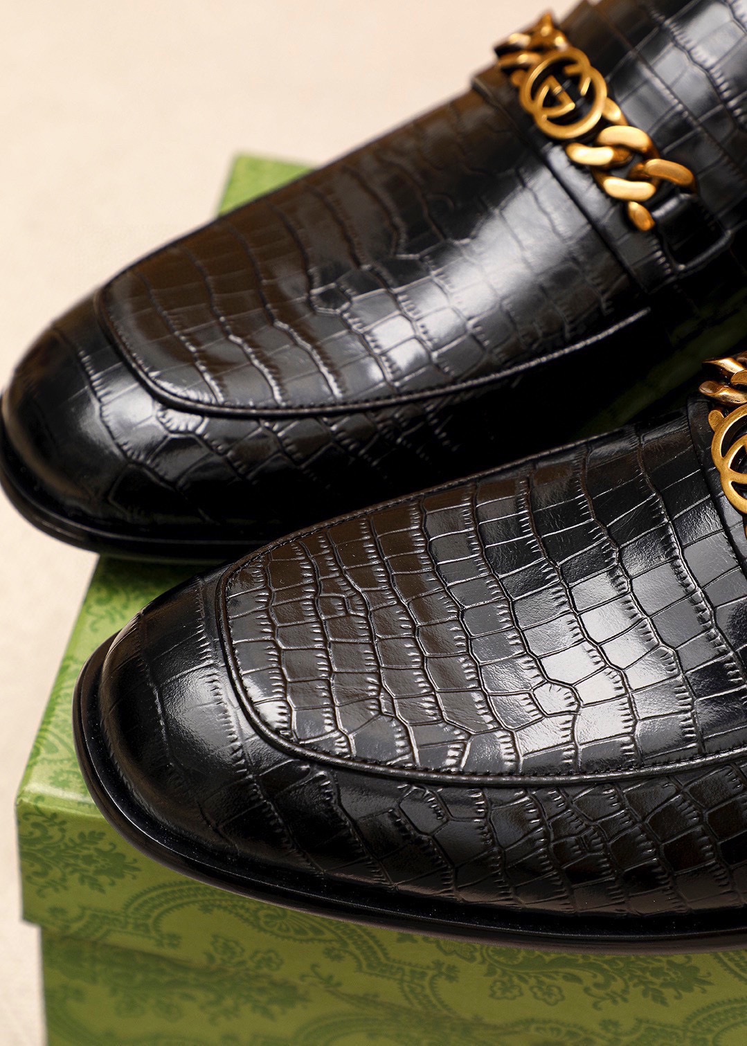 Gucci Men's Leather Loafers with Gold-Tone Chain Detail - Sizes 38-44 7 i1742796864 7031 5