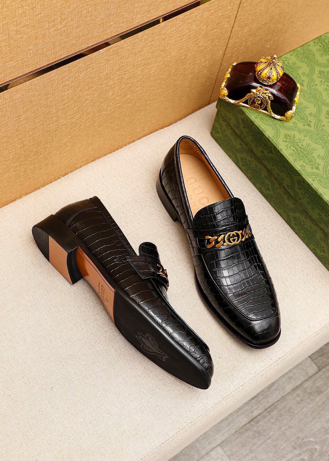 Gucci Men's Leather Loafers with Gold-Tone Chain Detail - Sizes 38-44 4 i1742796864 9772 2